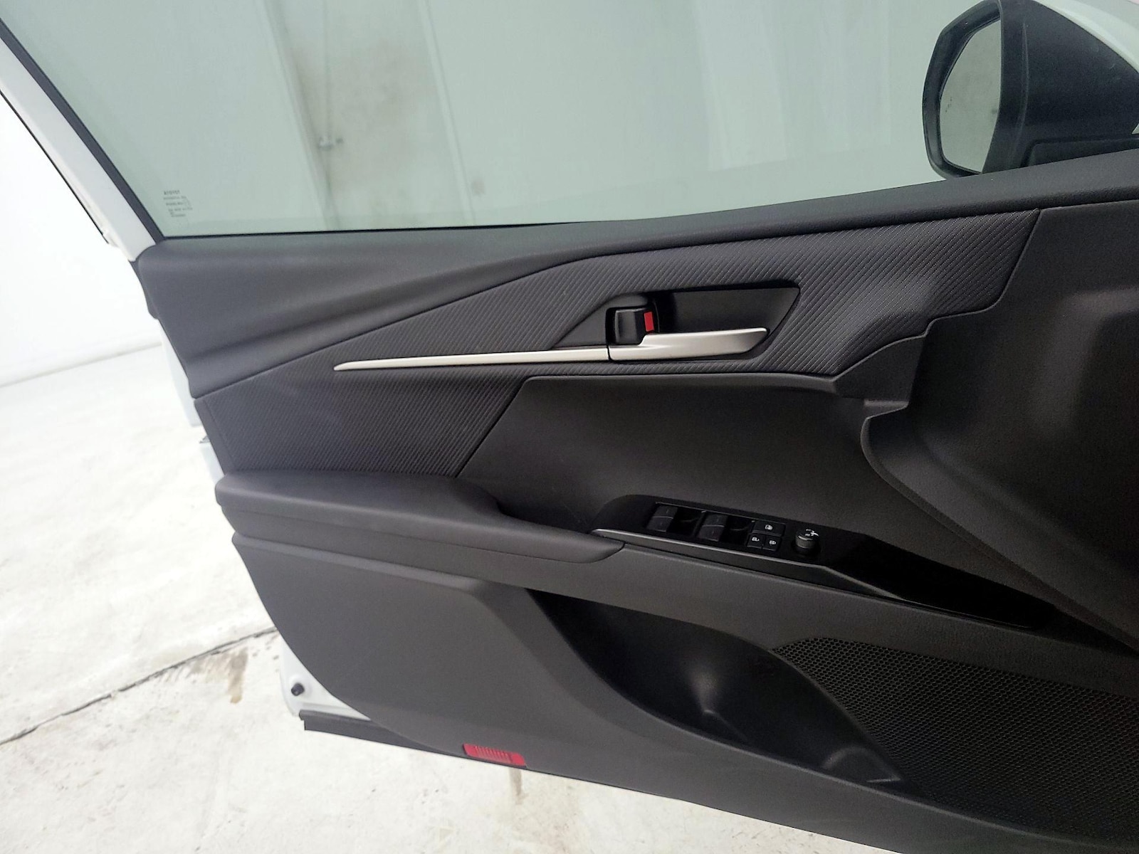 2025 Toyota Camry SE - Photo 13