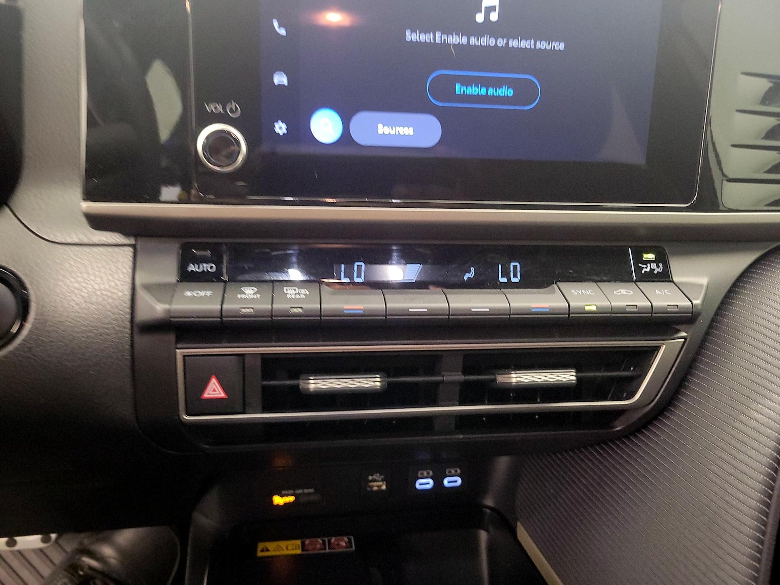 2025 Toyota Camry SE - Photo 17