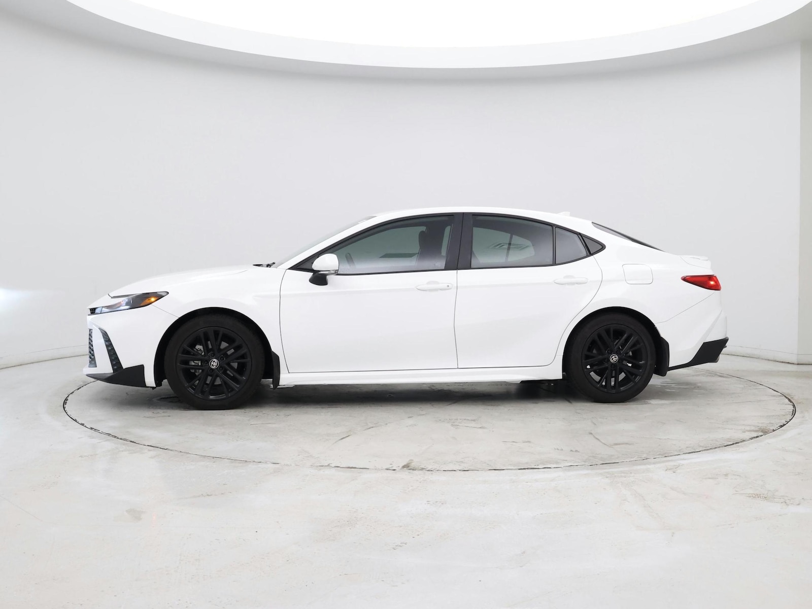 2025 Toyota Camry SE - Photo 3