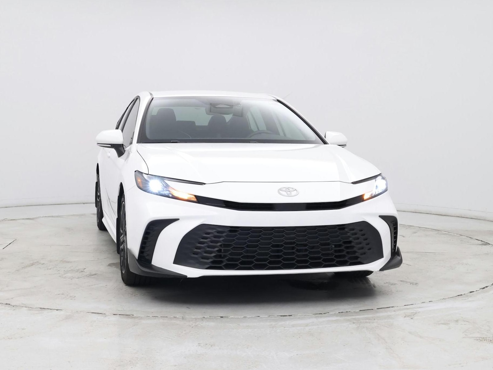 2025 Toyota Camry SE - Photo 6