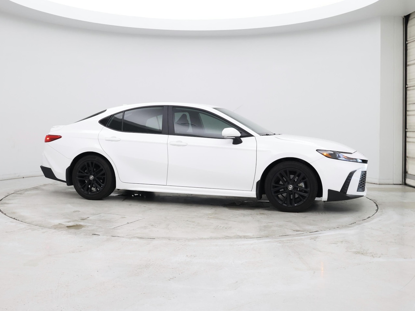 2025 Toyota Camry SE - Photo 8