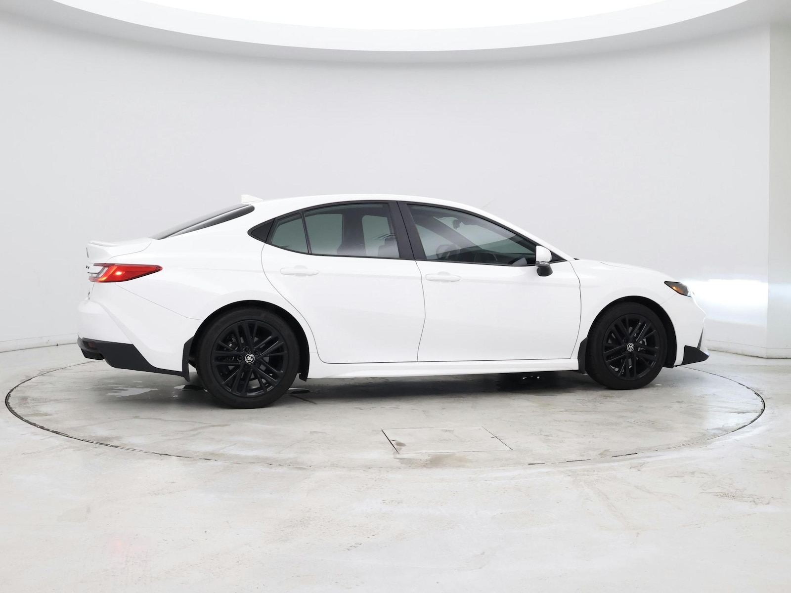 2025 Toyota Camry SE - Photo 9