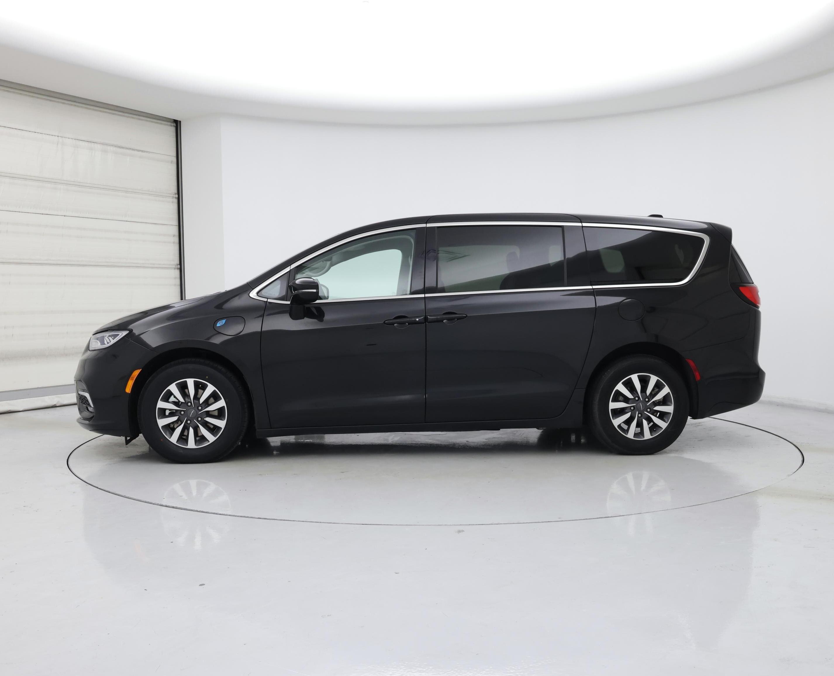 Thumbnail: 2024 Chrysler Pacifica - 3