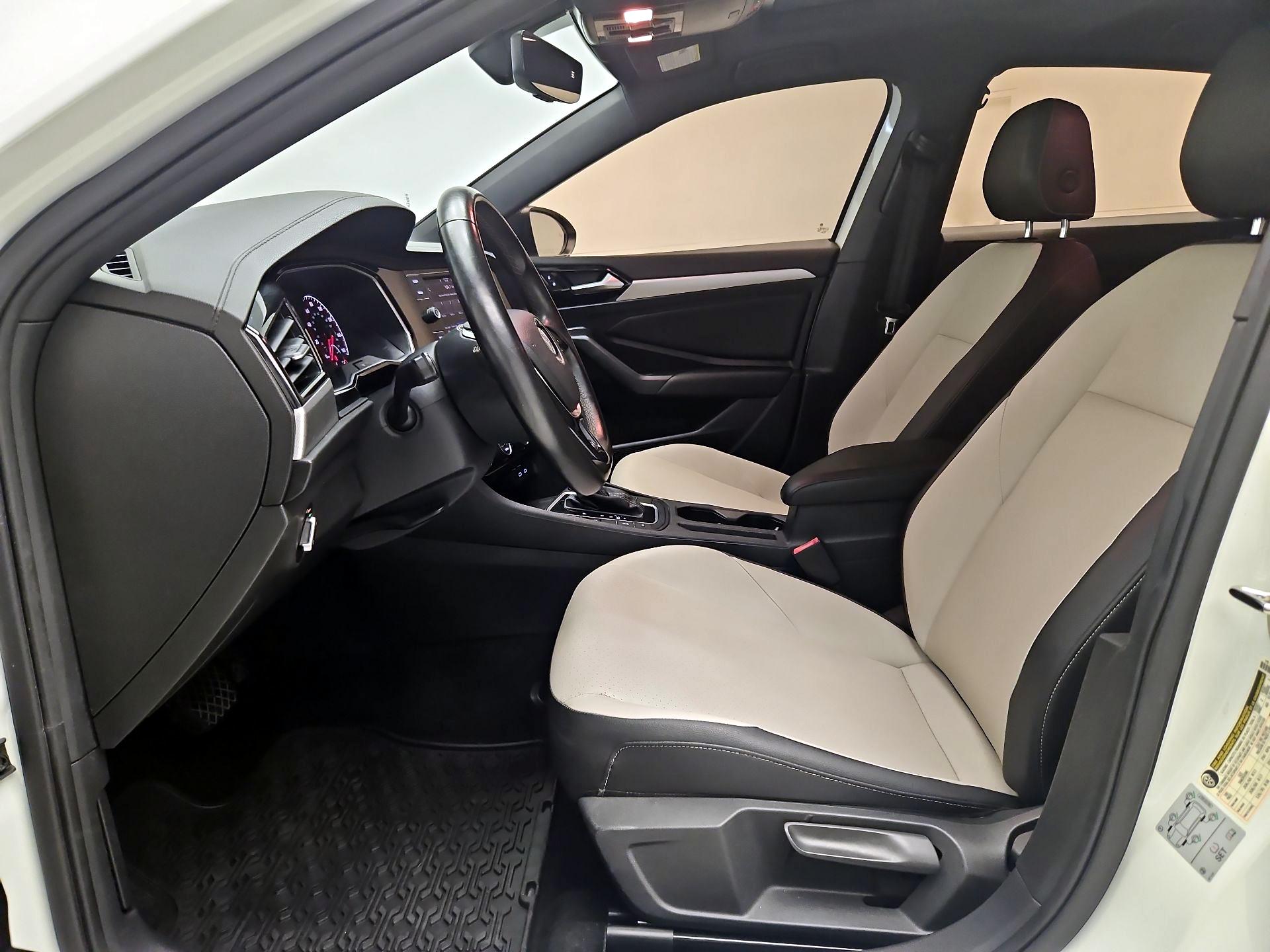 Thumbnail: 2021 Volkswagen Jetta - 11