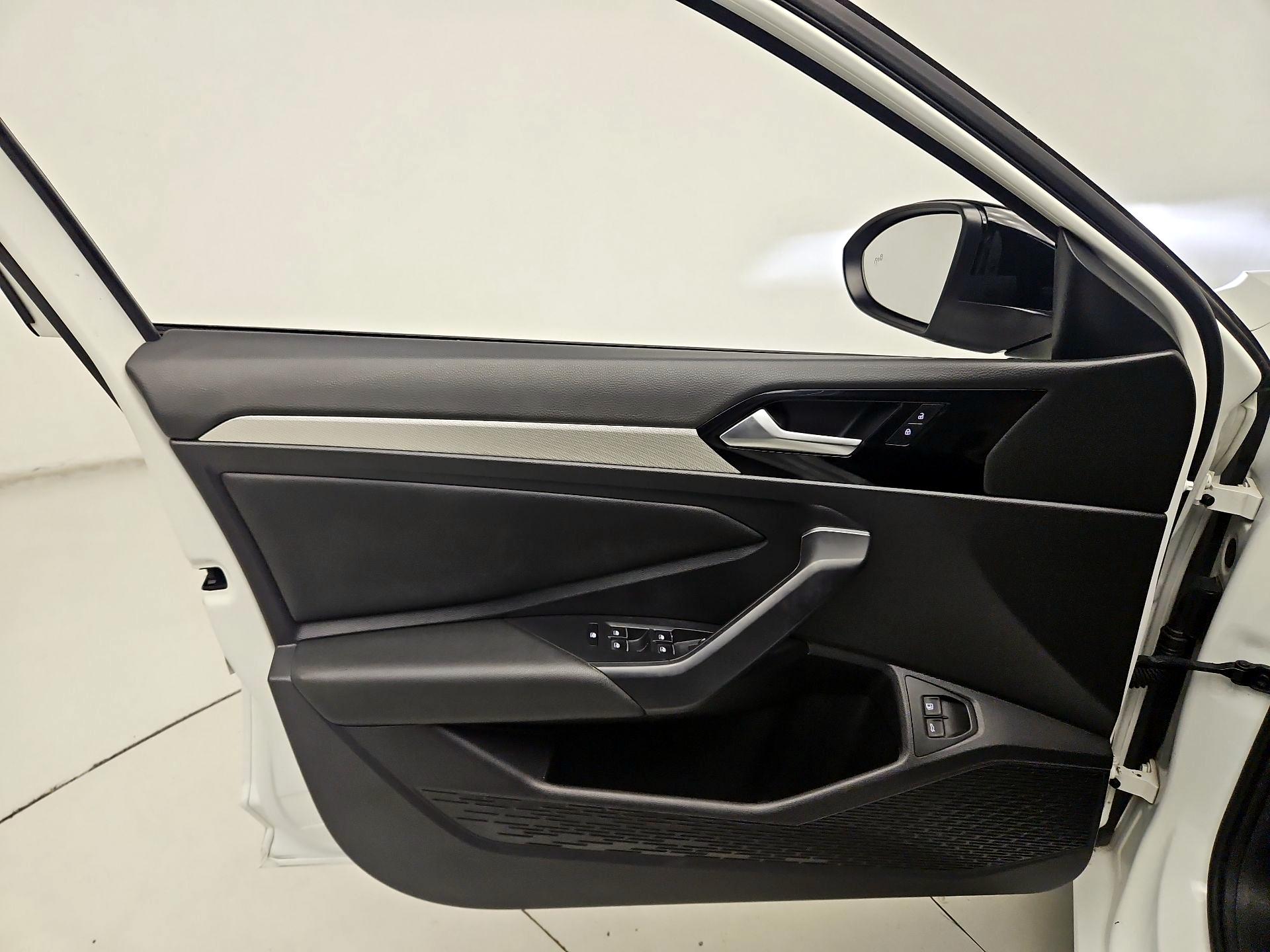 Thumbnail: 2021 Volkswagen Jetta - 12