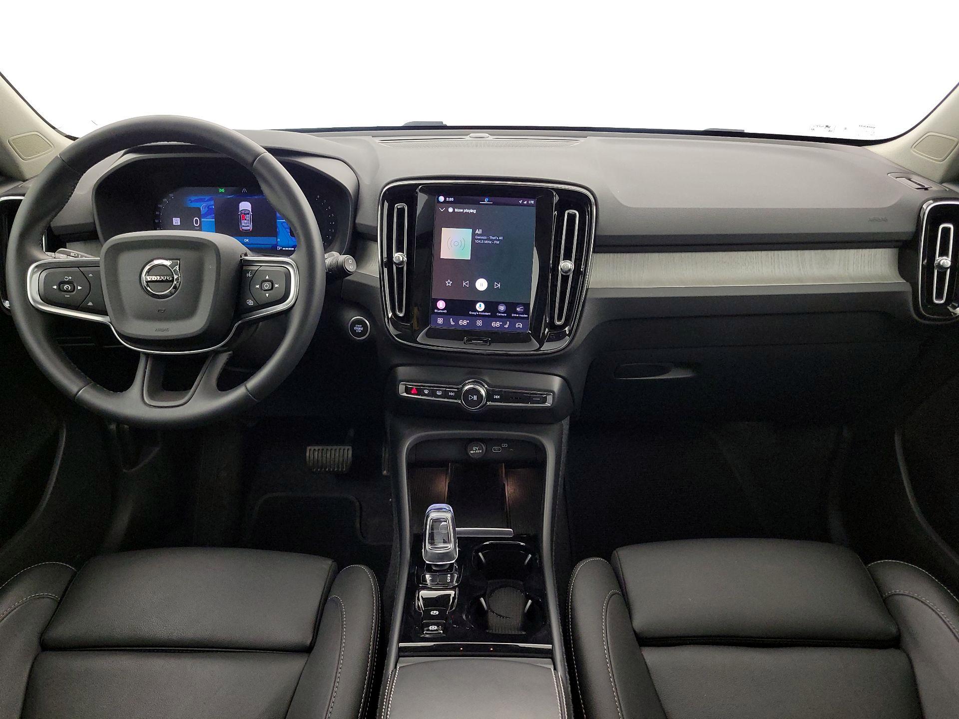 Thumbnail: 2025 Volvo XC40 - 9