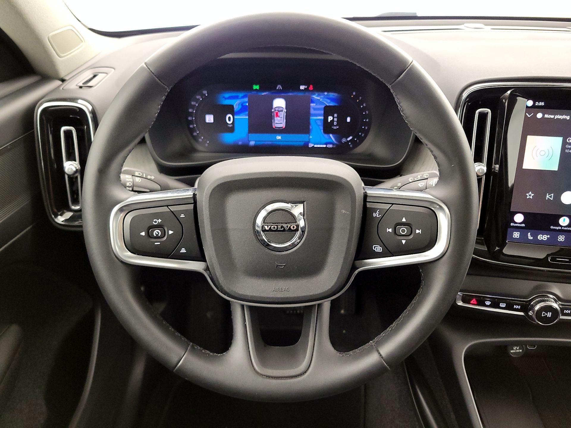 Thumbnail: 2025 Volvo XC40 - 10