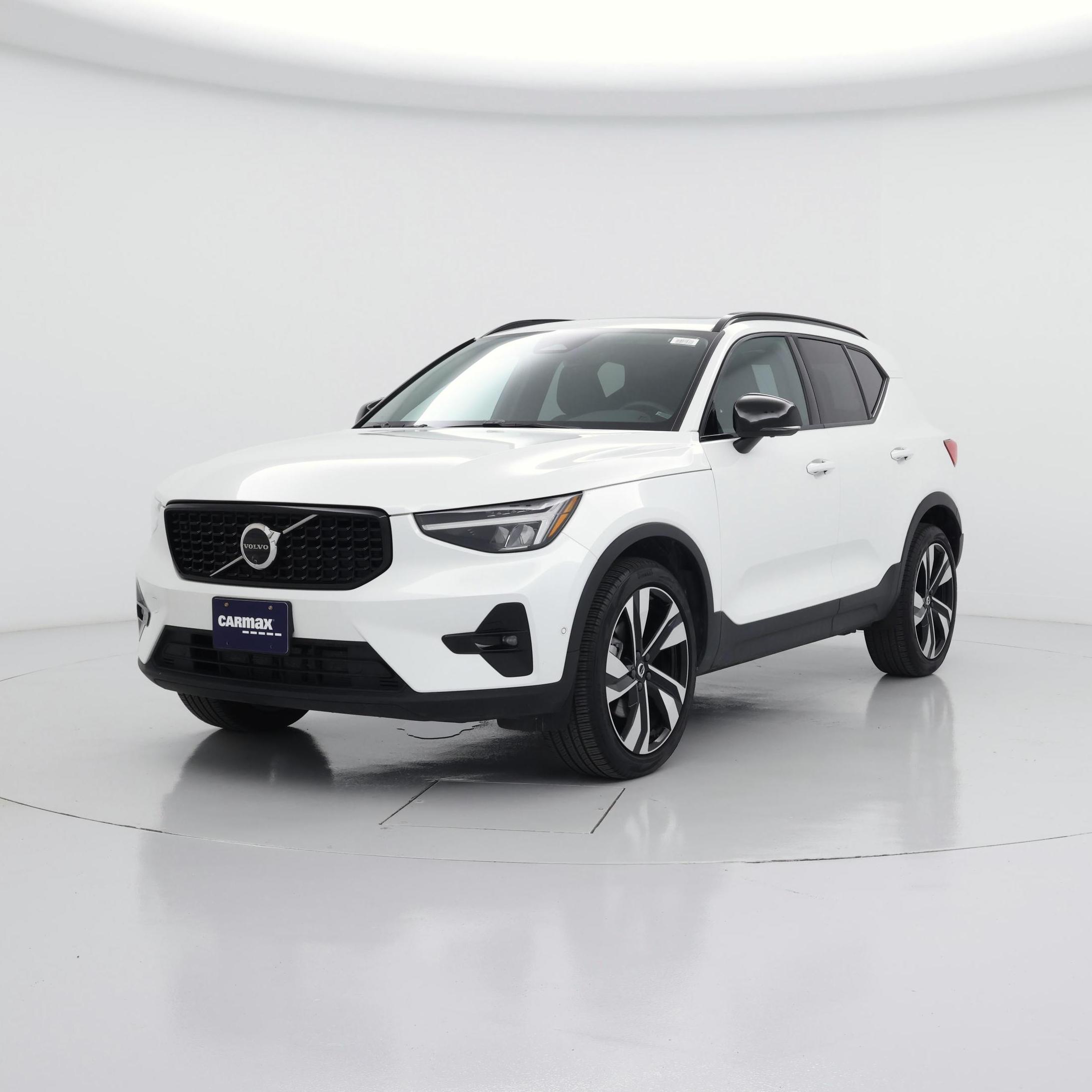 Thumbnail: 2025 Volvo XC40 - 4