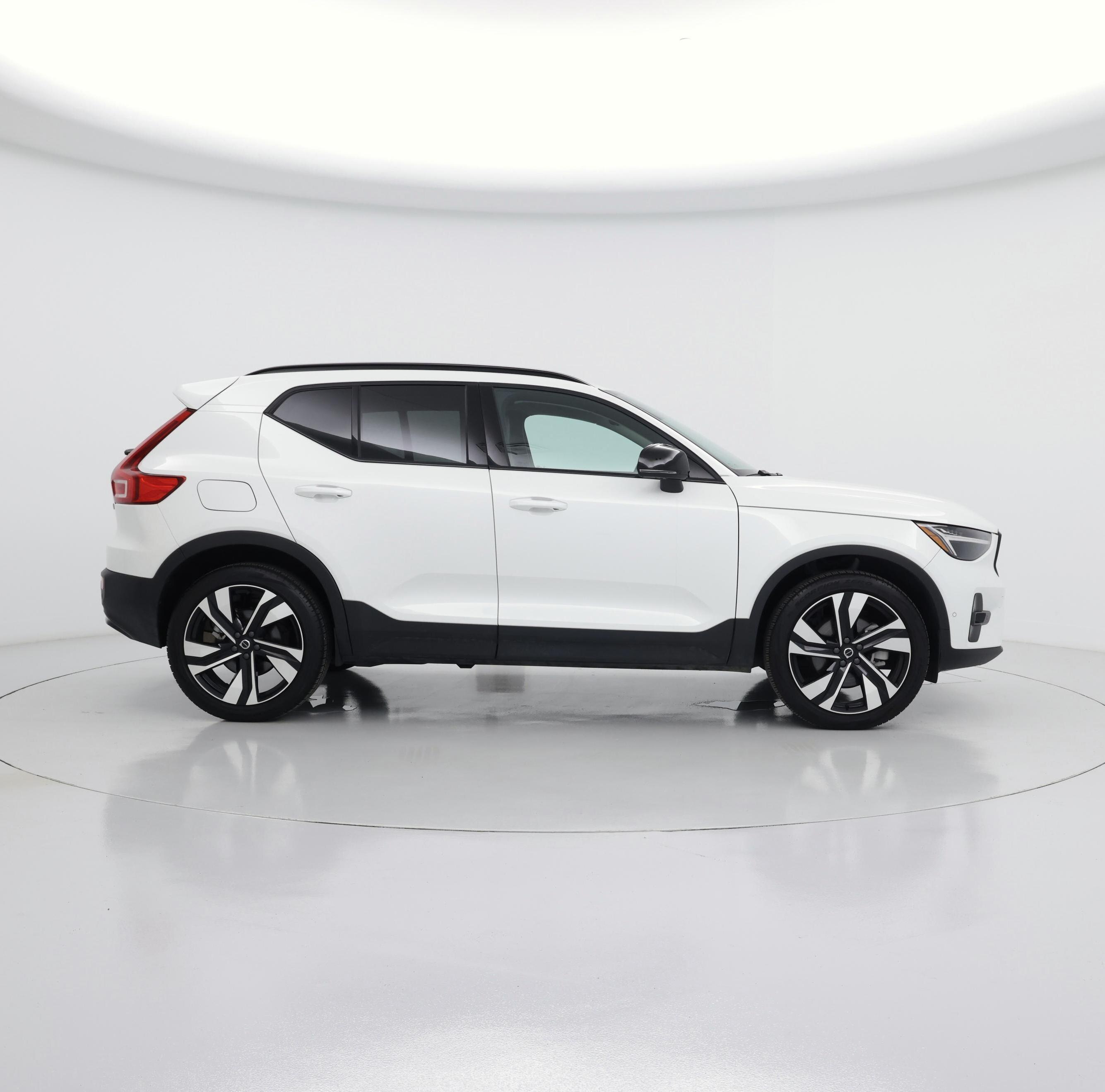 Thumbnail: 2025 Volvo XC40 - 7