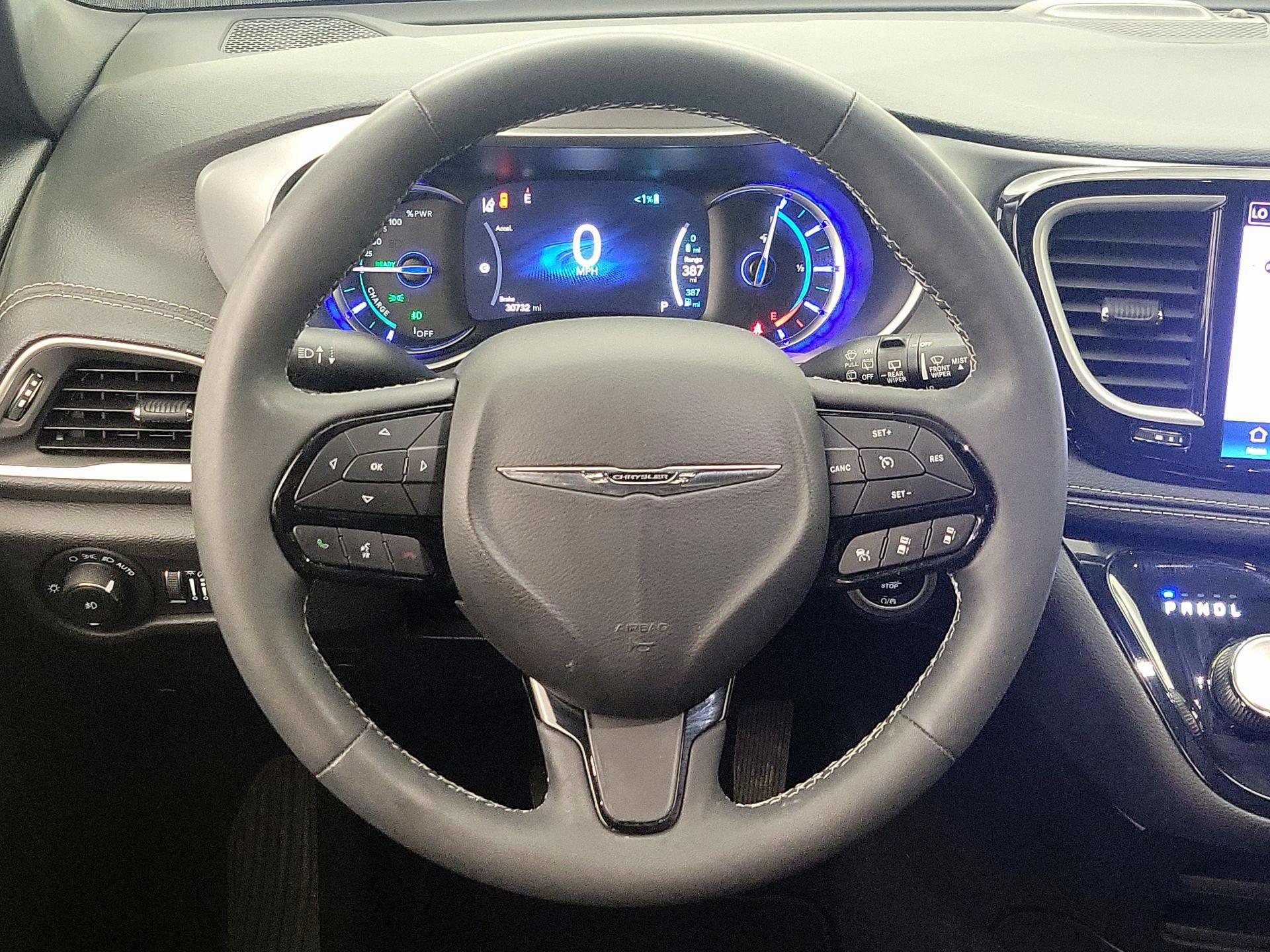 Thumbnail: 2023 Chrysler Pacifica - 10