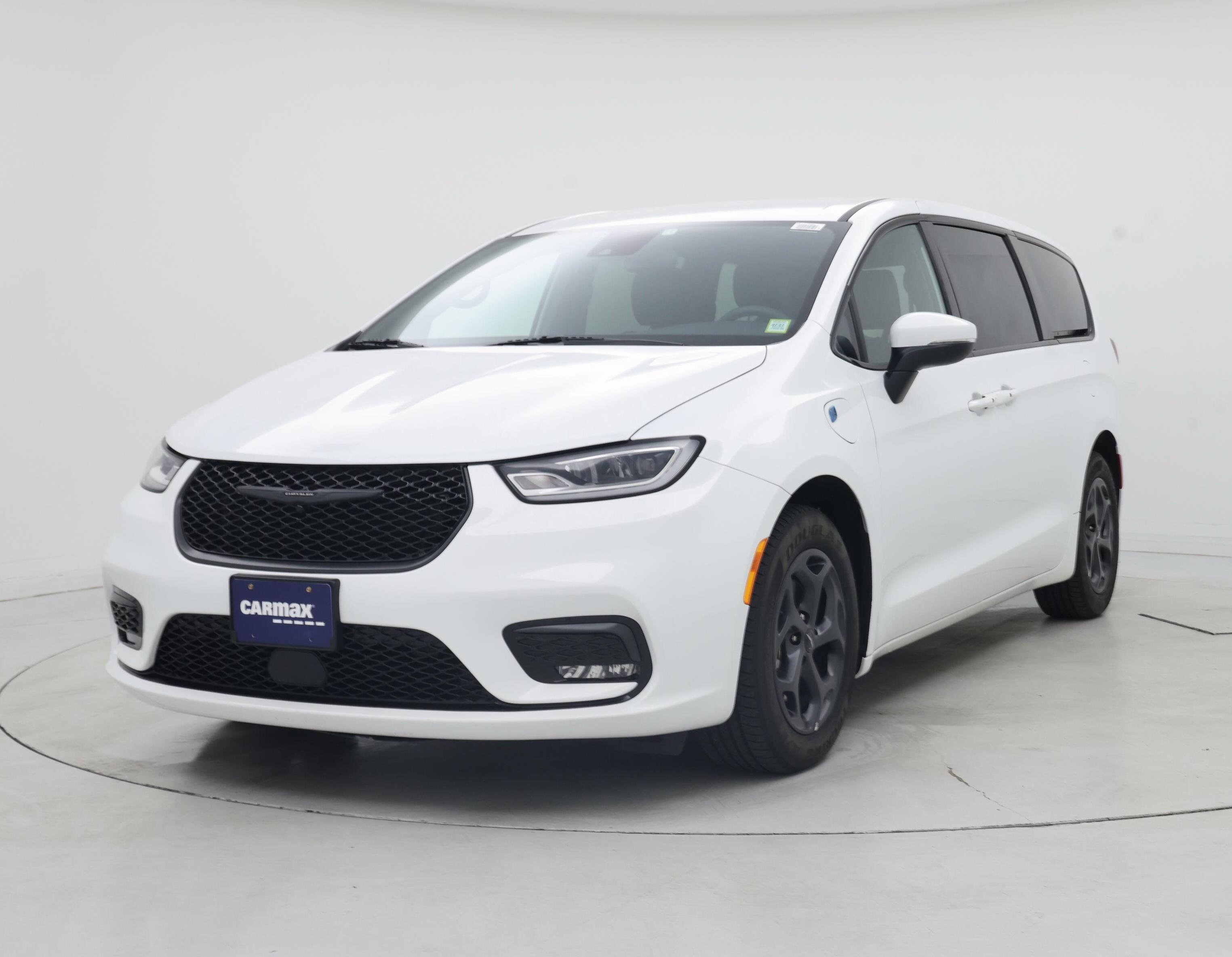 Thumbnail: 2023 Chrysler Pacifica - 4