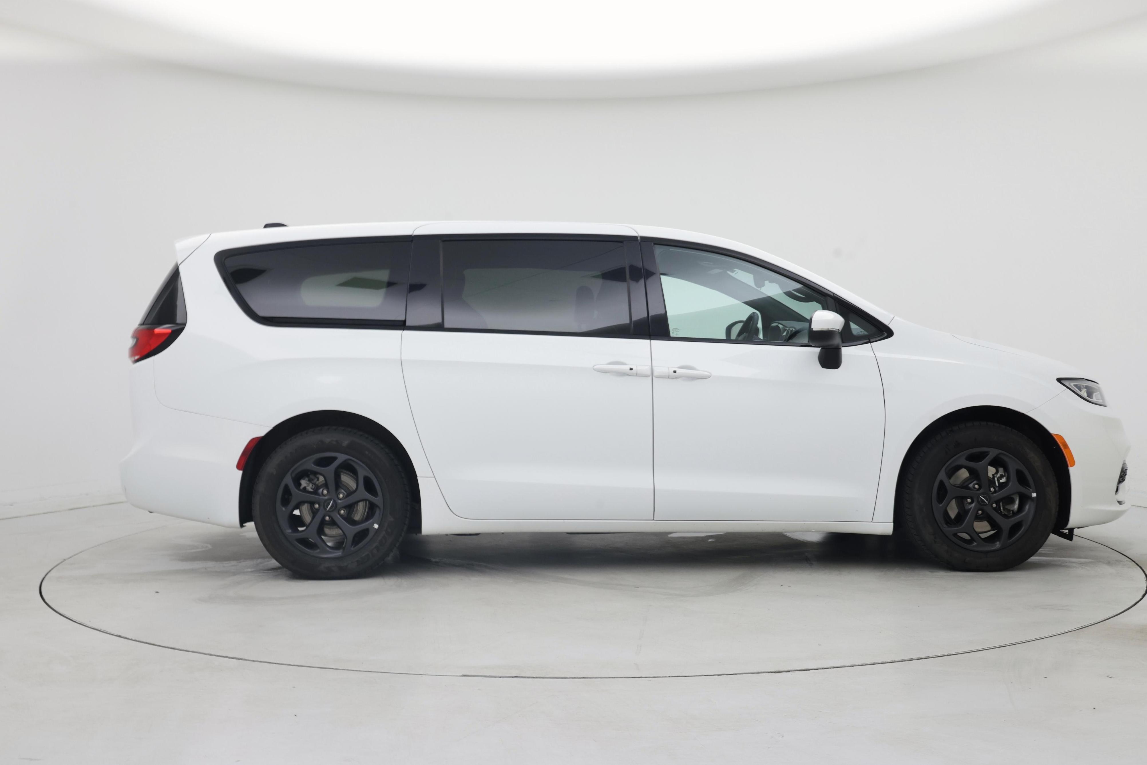 Thumbnail: 2023 Chrysler Pacifica - 7