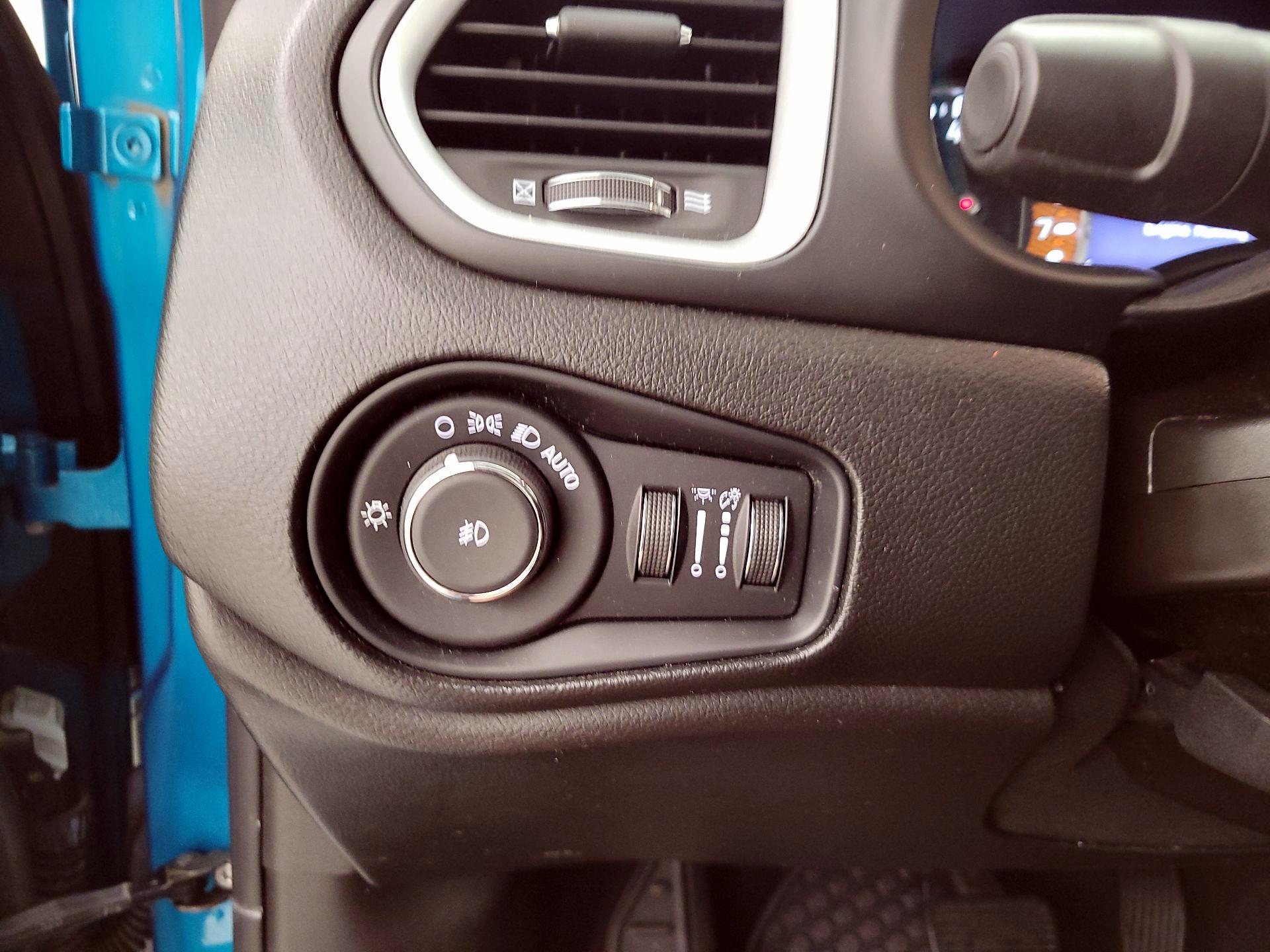Thumbnail: 2021 Jeep Renegade - 13