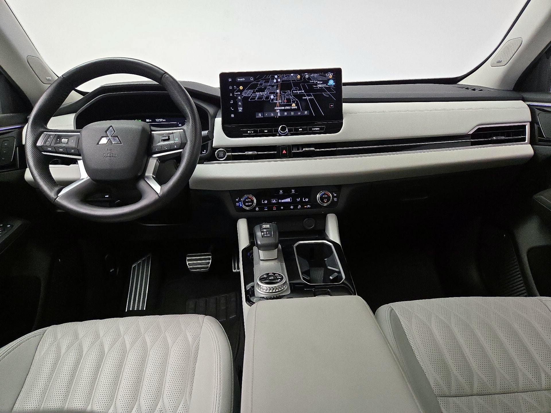 Thumbnail: 2025 Mitsubishi Outlander - 9