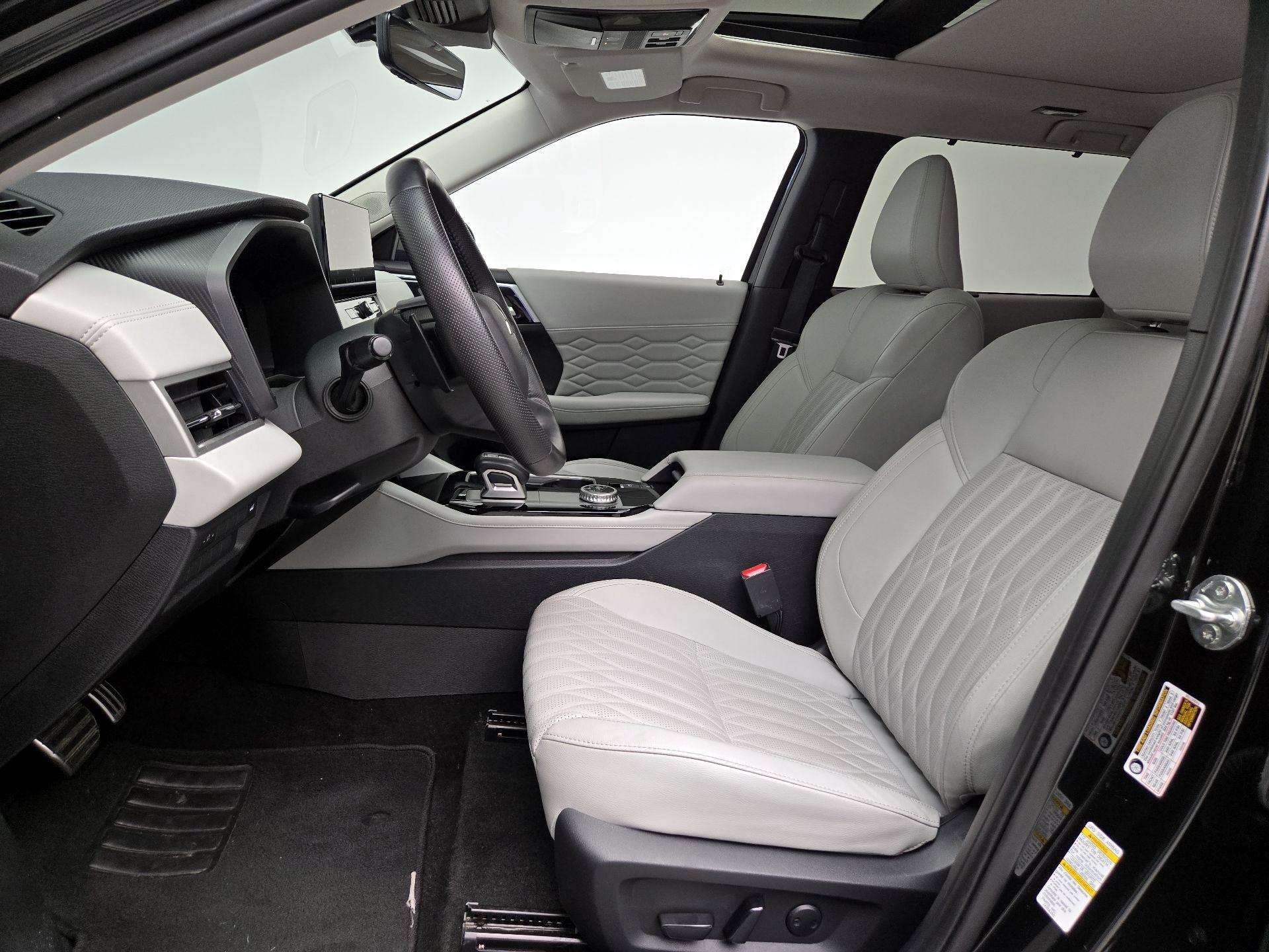 Thumbnail: 2025 Mitsubishi Outlander - 11