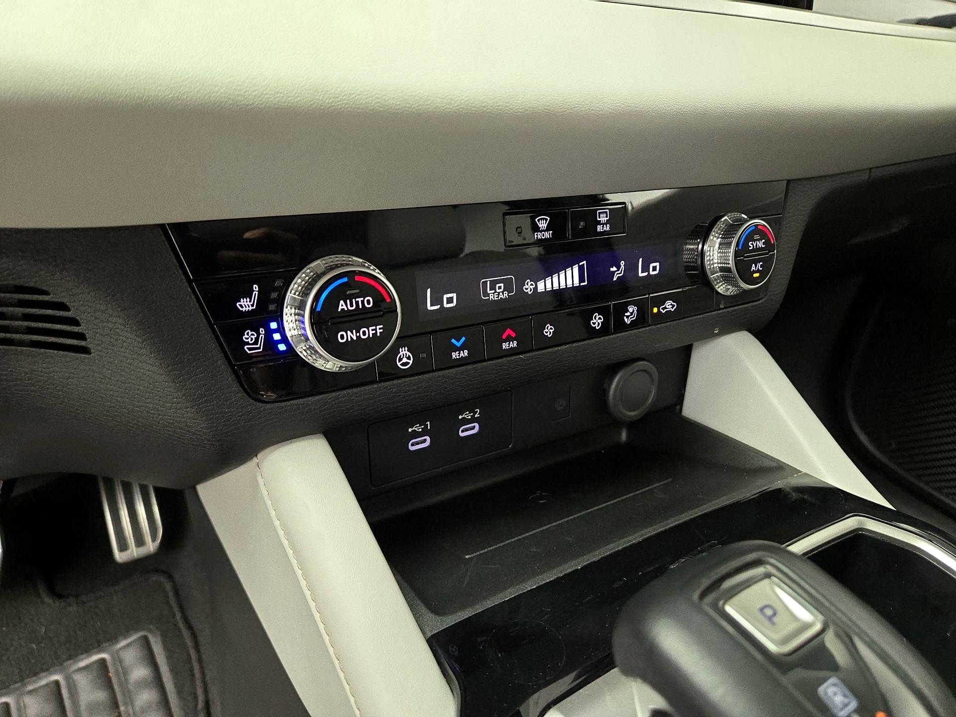 Thumbnail: 2025 Mitsubishi Outlander - 17