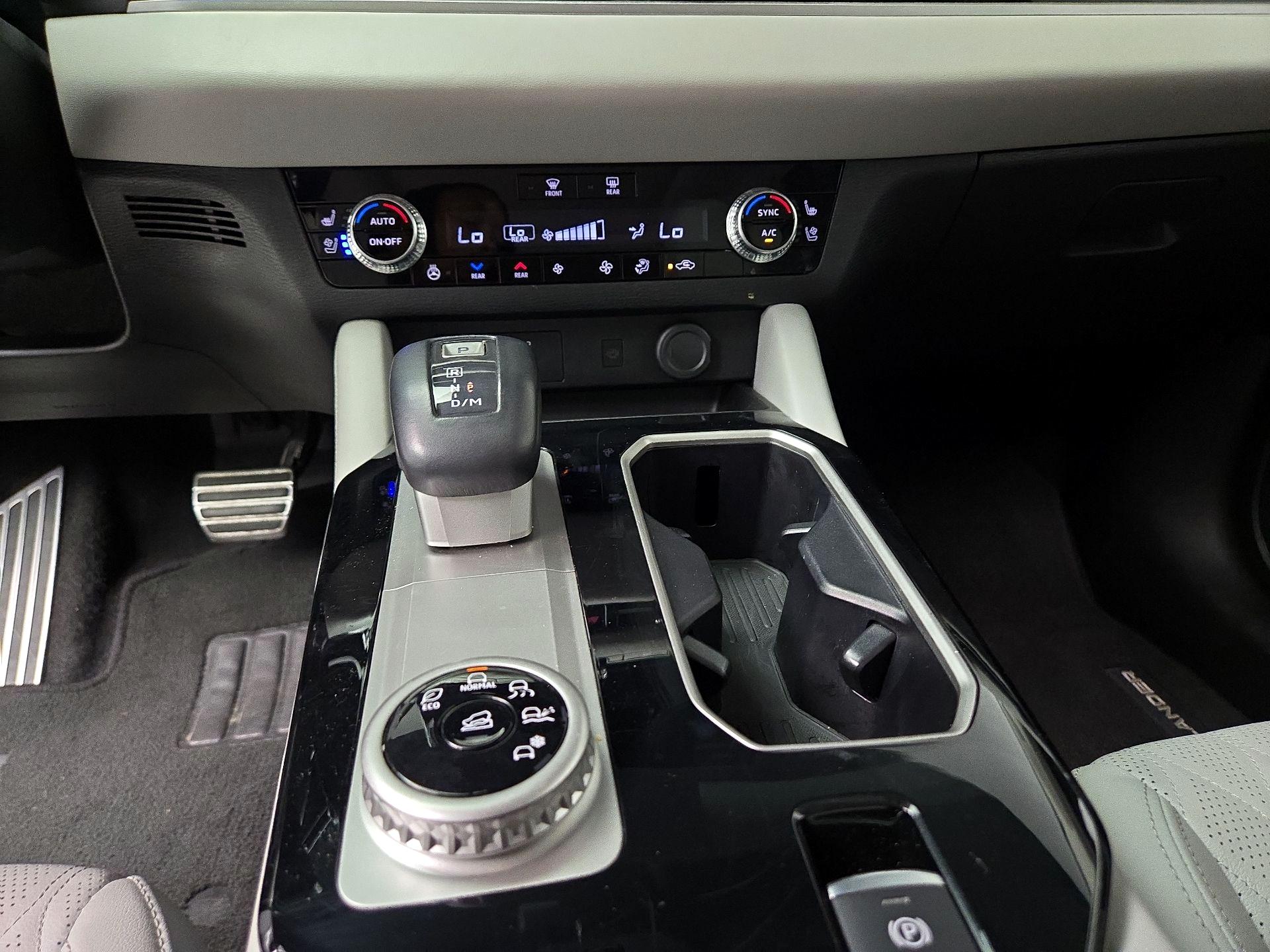 Thumbnail: 2025 Mitsubishi Outlander - 18