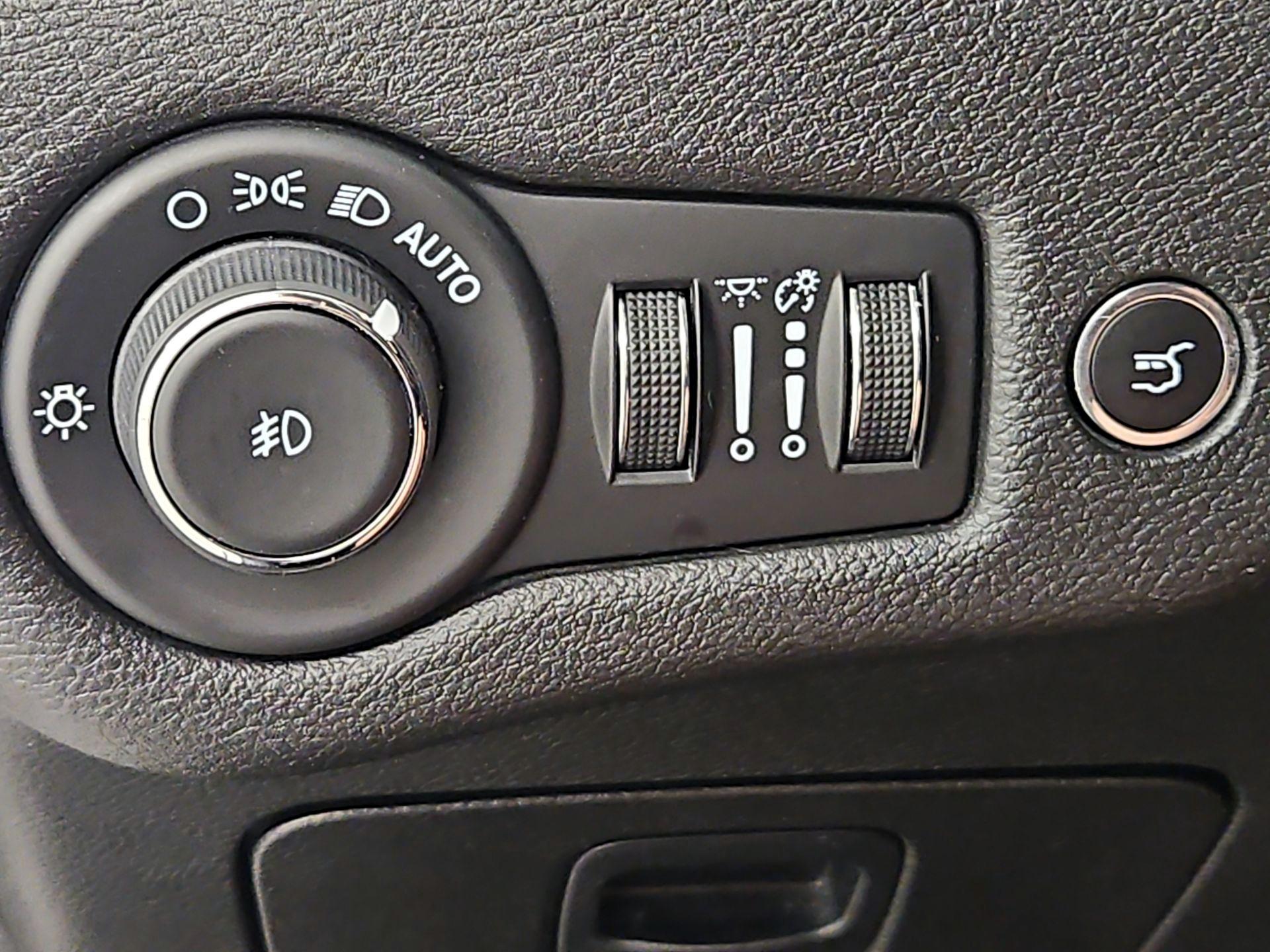 Thumbnail: 2023 Jeep Cherokee - 13