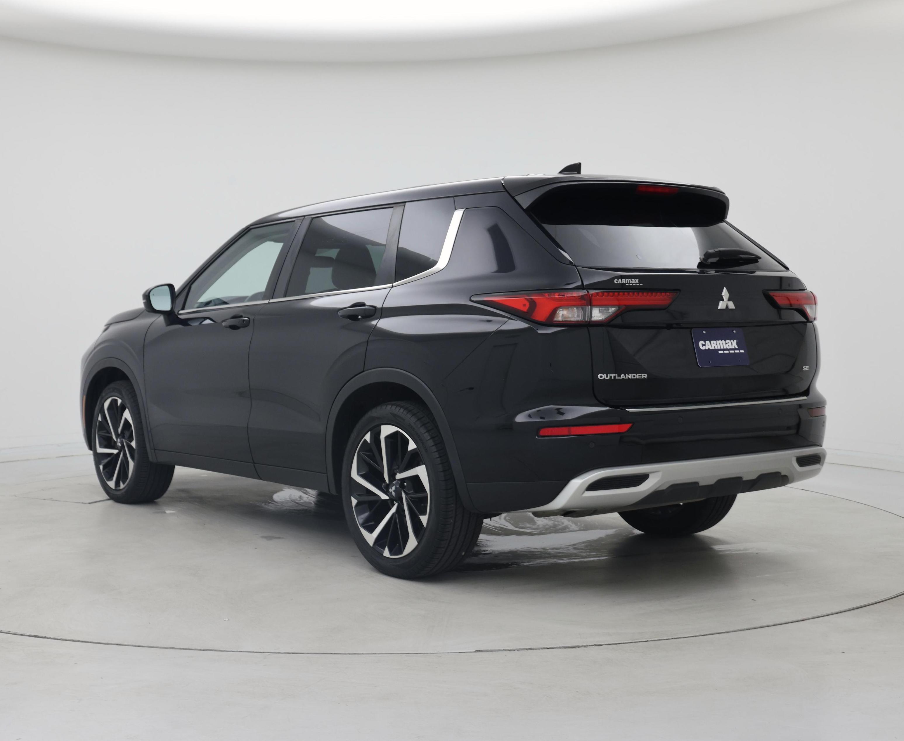 Thumbnail: 2022 Mitsubishi Outlander - 2