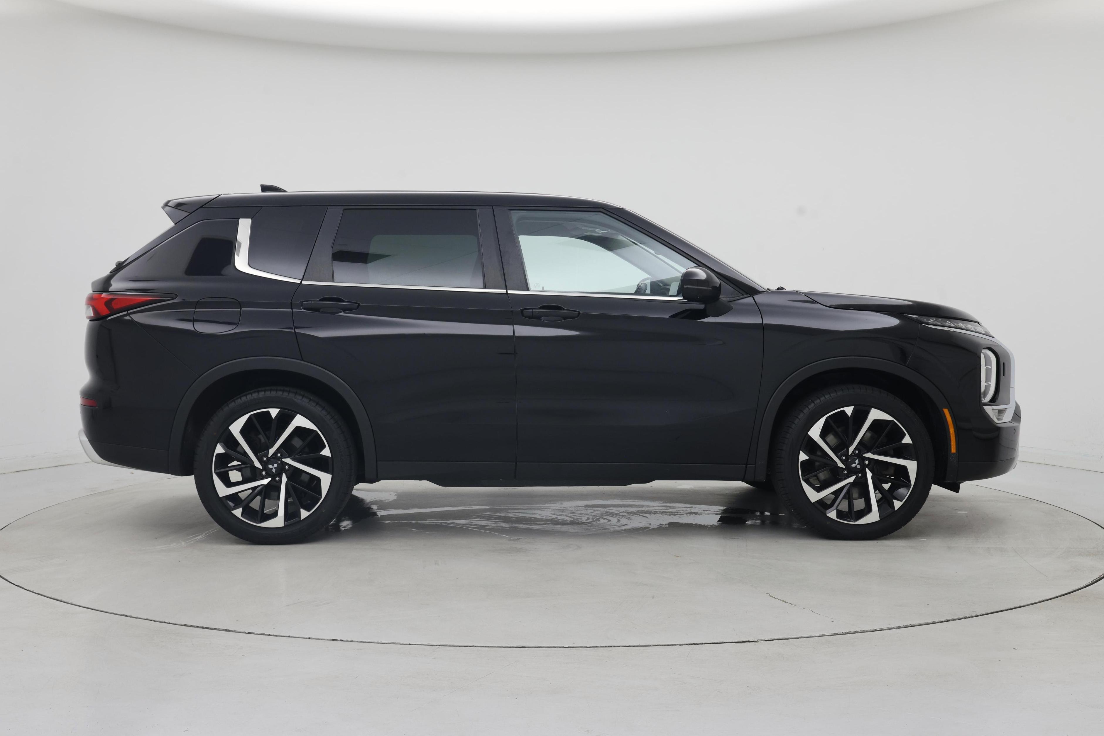 Thumbnail: 2022 Mitsubishi Outlander - 7