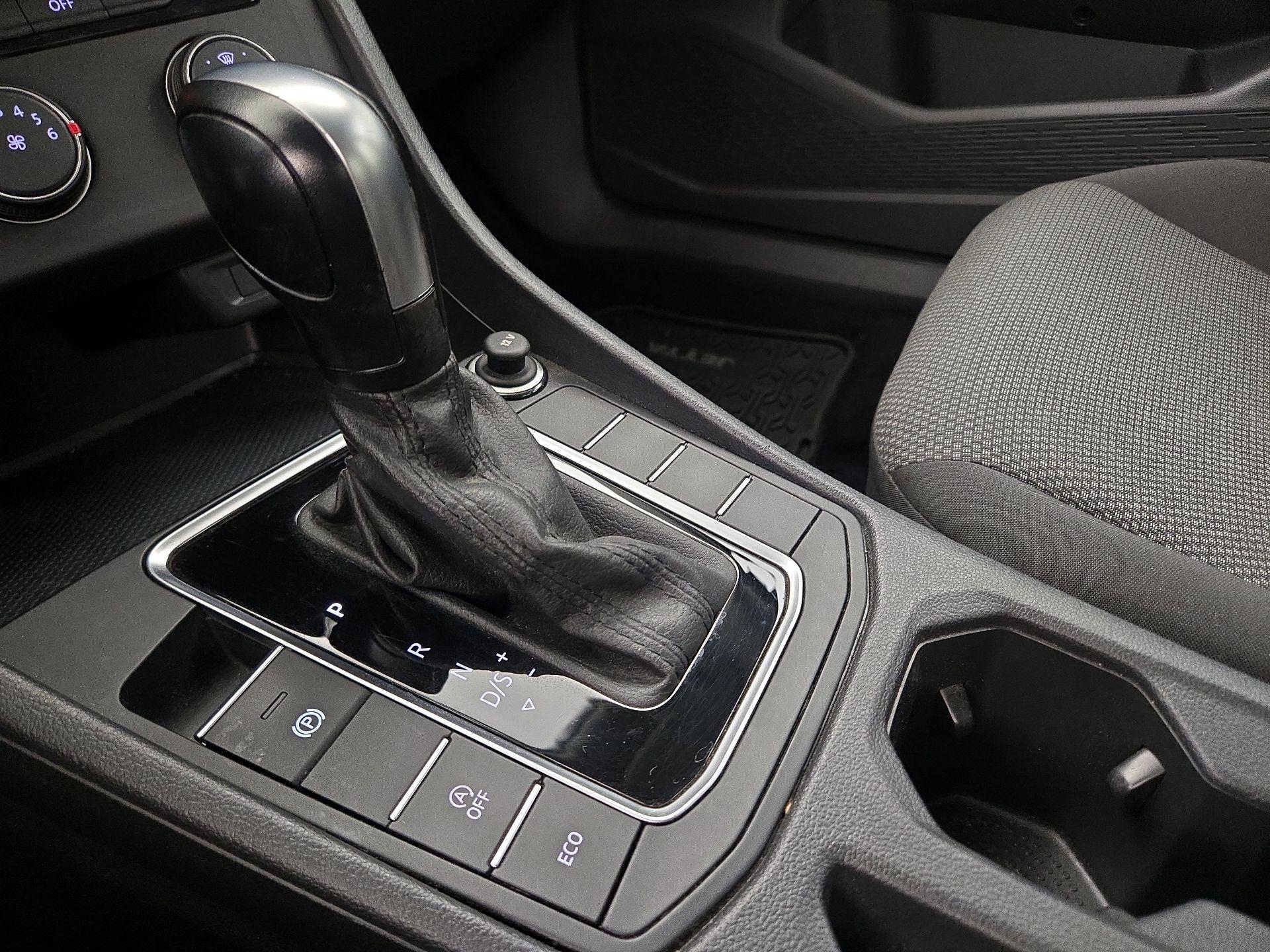 Thumbnail: 2021 Volkswagen Jetta - 17