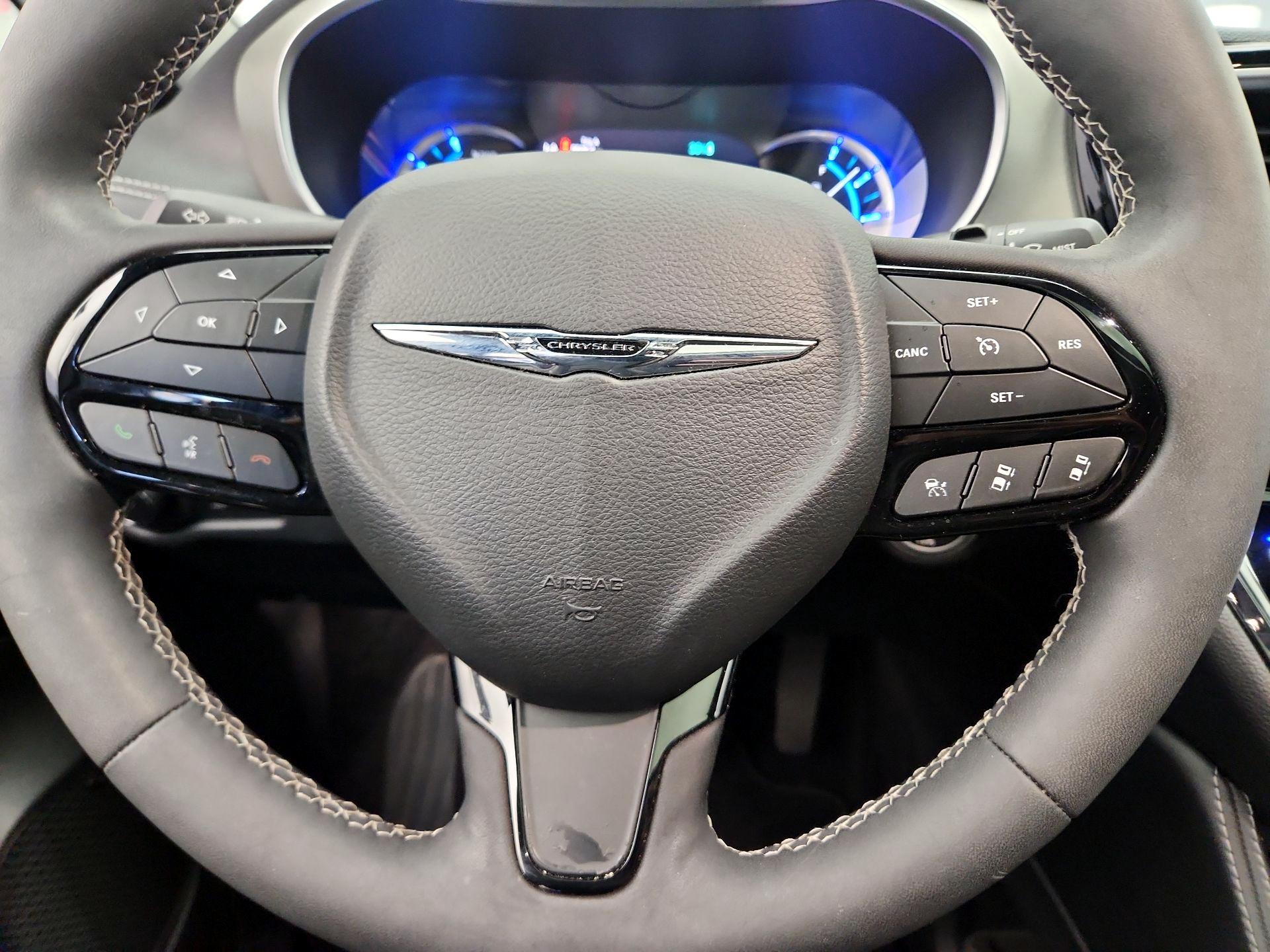 Thumbnail: 2023 Chrysler Pacifica - 10
