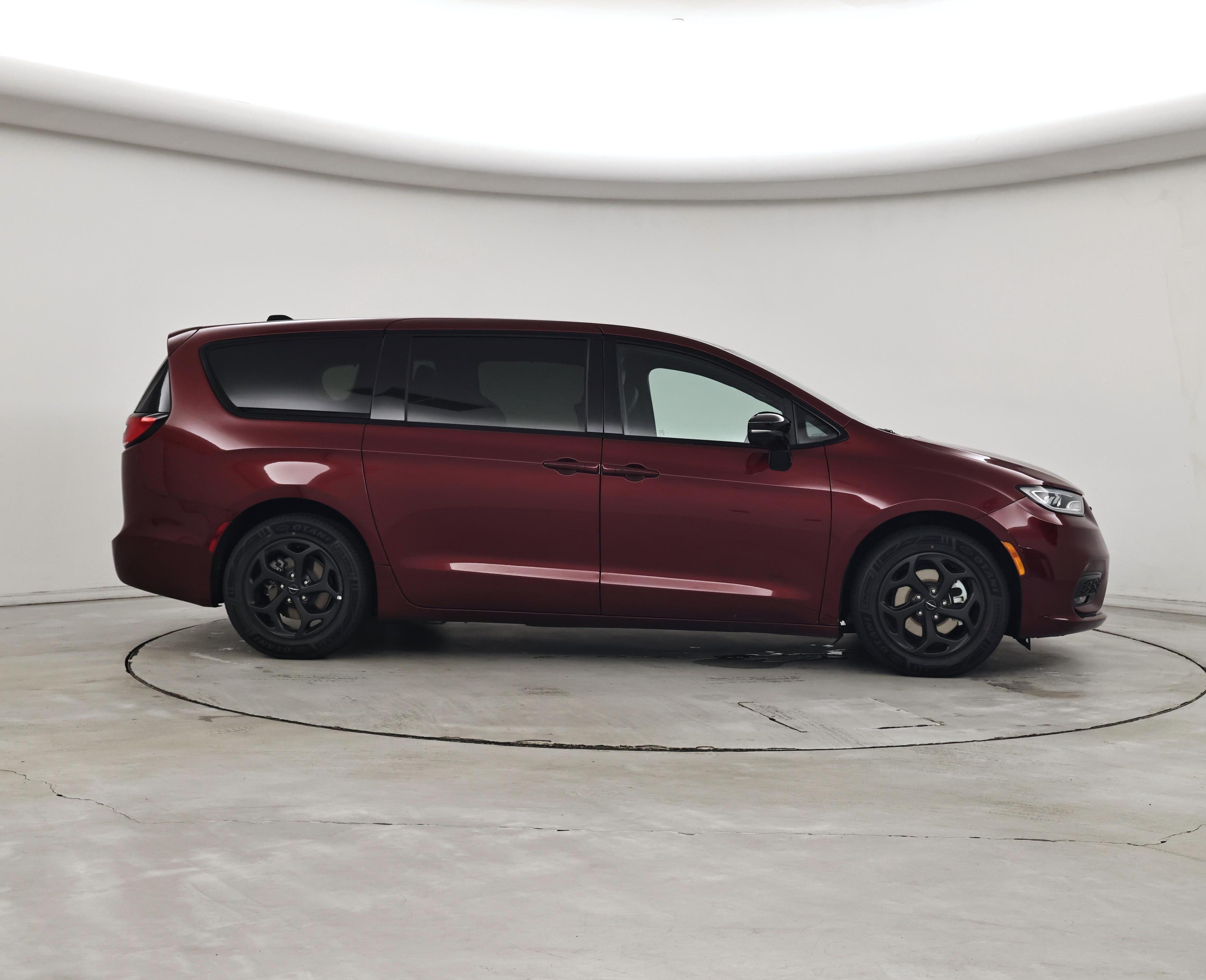 Thumbnail: 2023 Chrysler Pacifica - 7