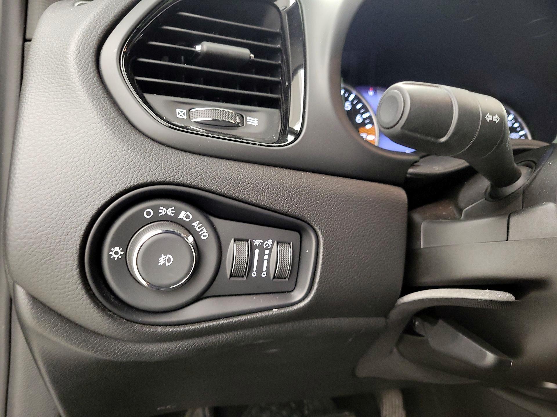 Thumbnail: 2022 Jeep Renegade - 13