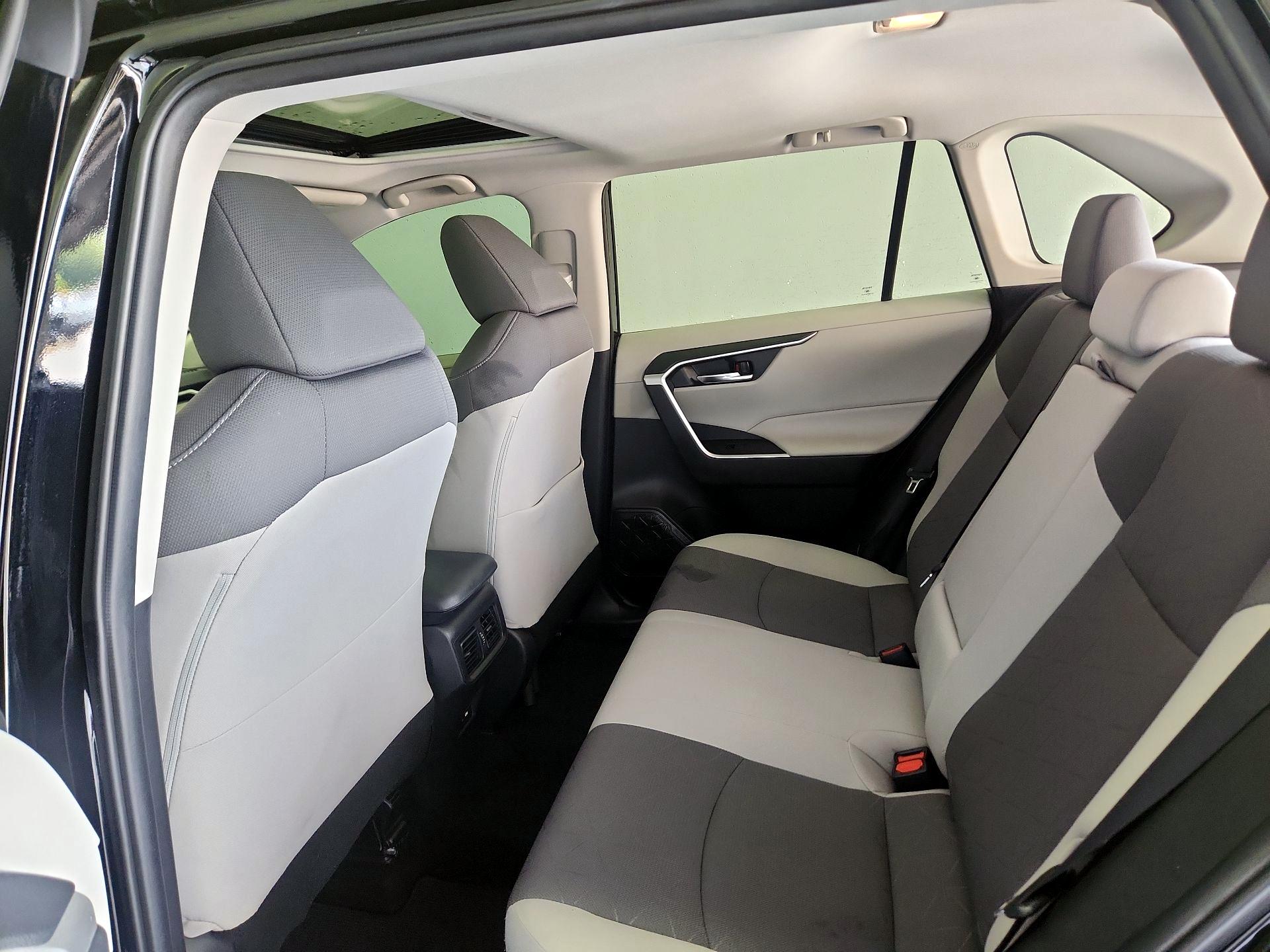 Thumbnail: 2021 Toyota RAV4 - 20