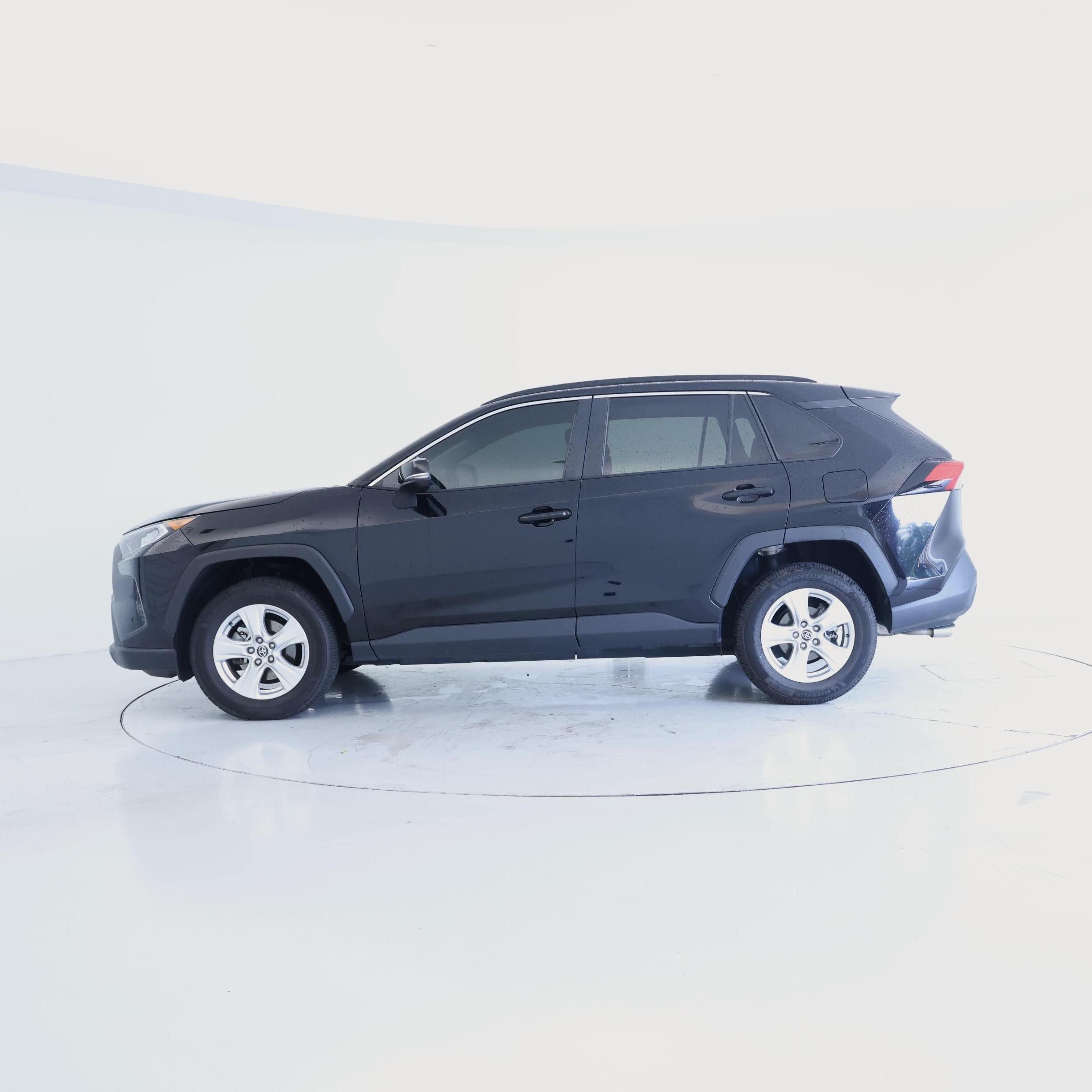 Thumbnail: 2021 Toyota RAV4 - 3