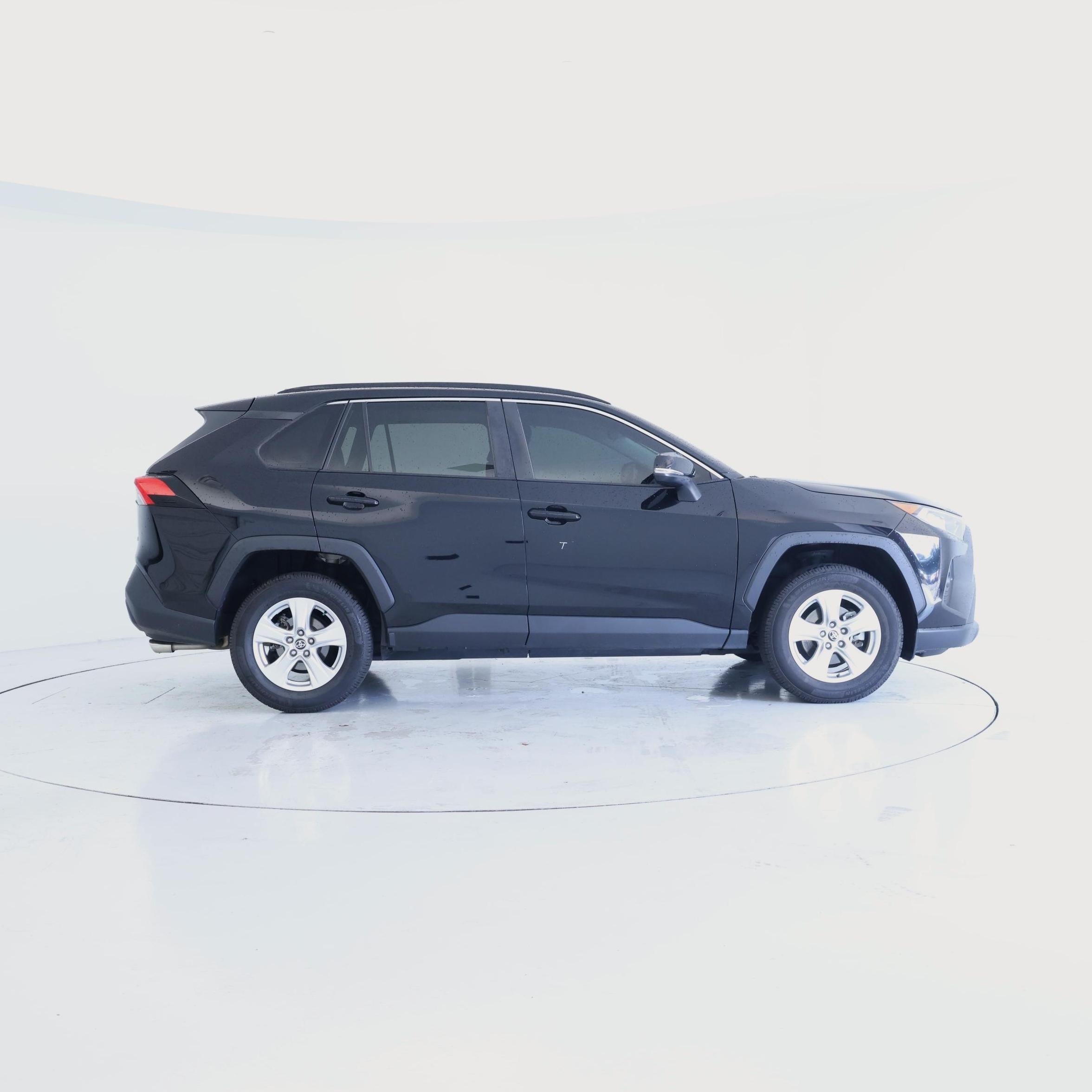Thumbnail: 2021 Toyota RAV4 - 7