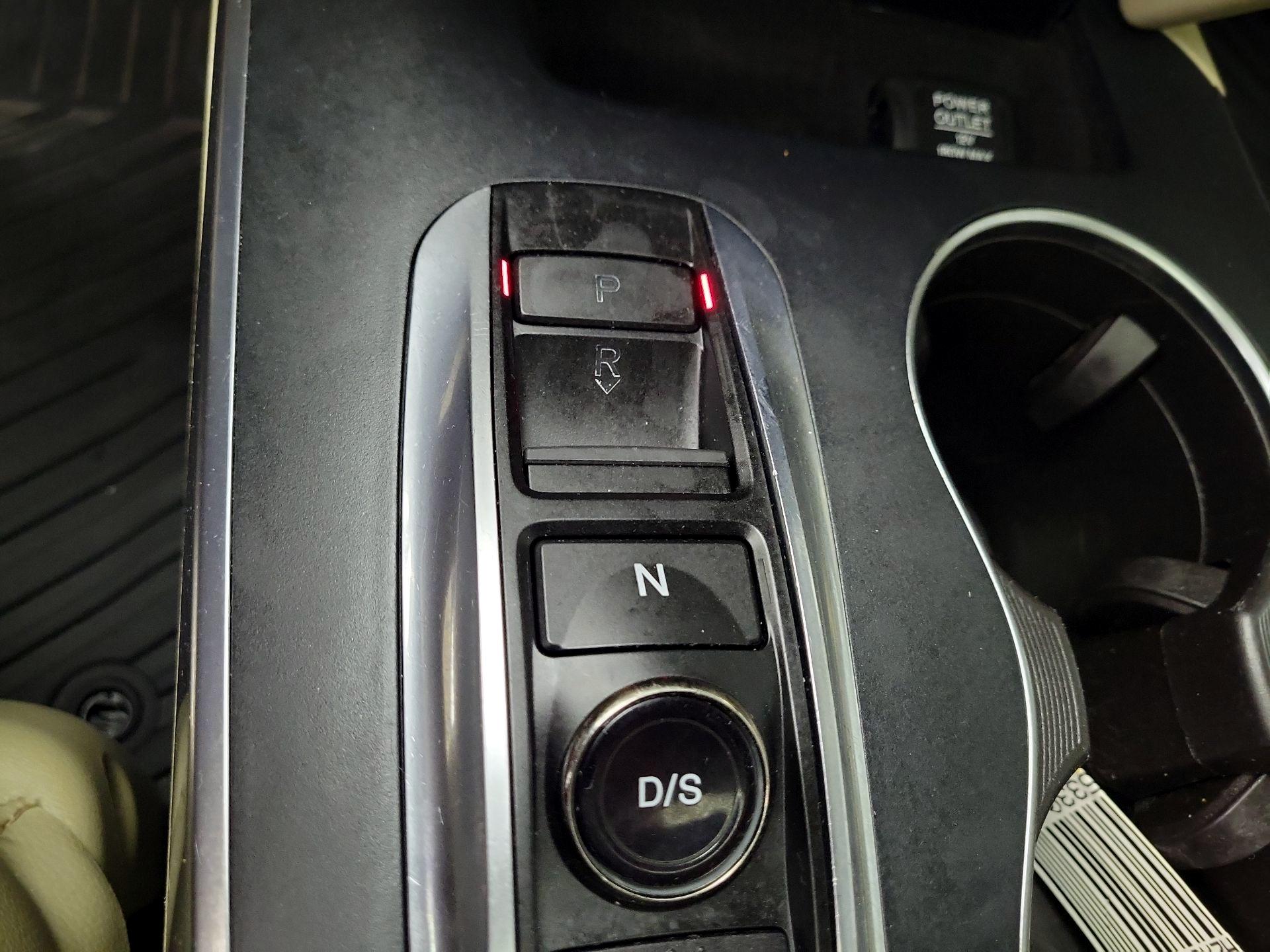 Thumbnail: 2016 Acura MDX - 16