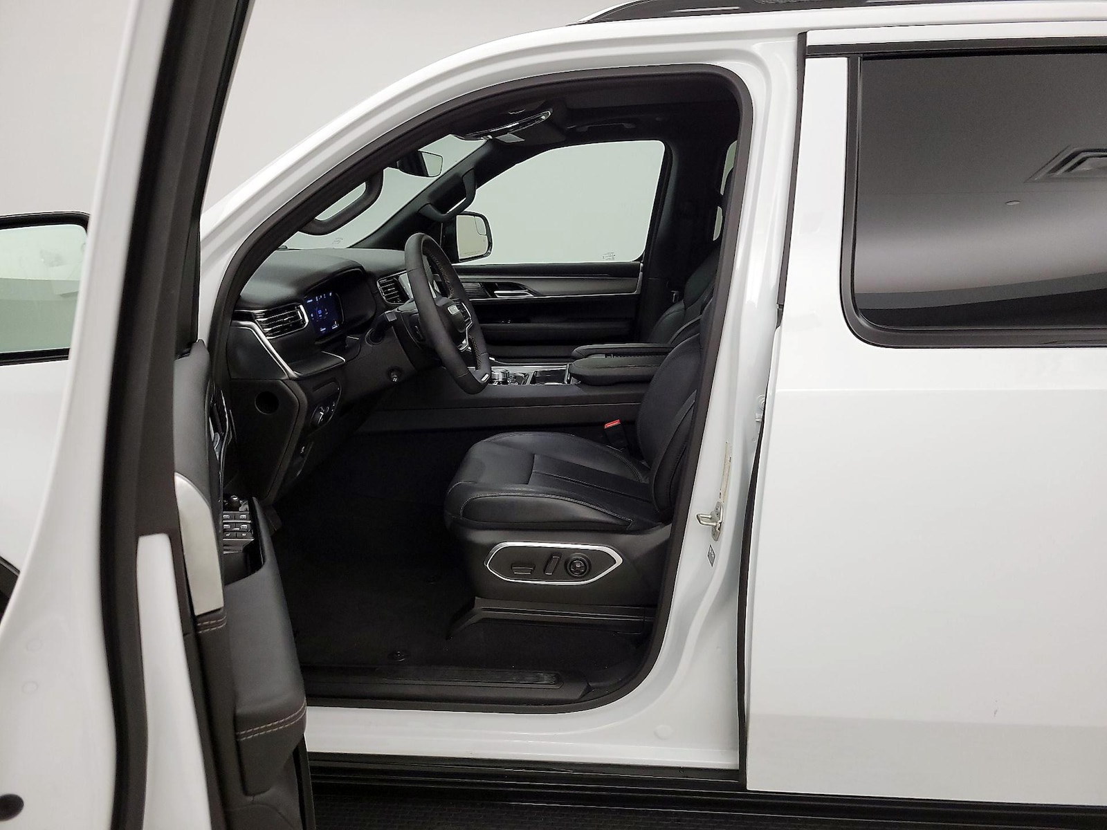 2024 Jeep Wagoneer Series II - Photo 10