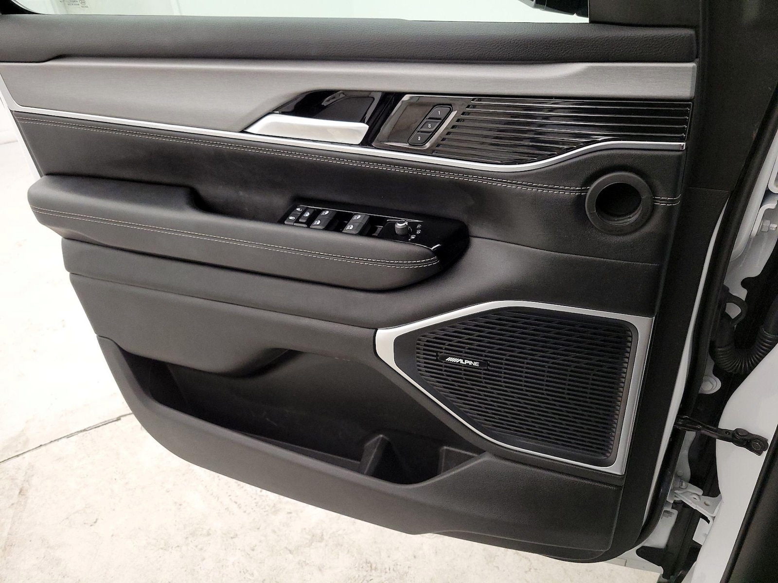 2024 Jeep Wagoneer Series II - Photo 11