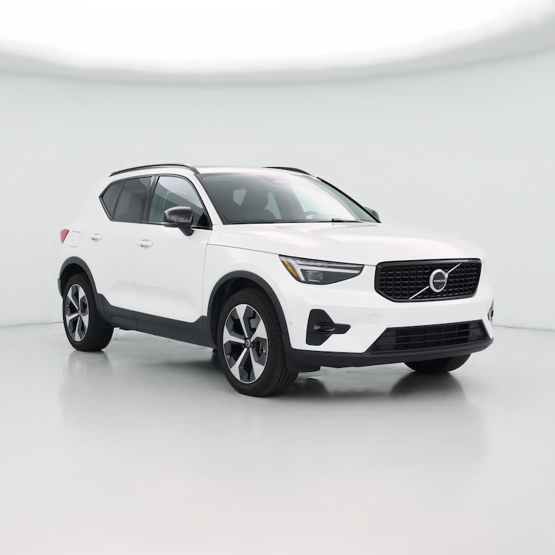 2025 Volvo XC40 B5 Plus Dark Theme