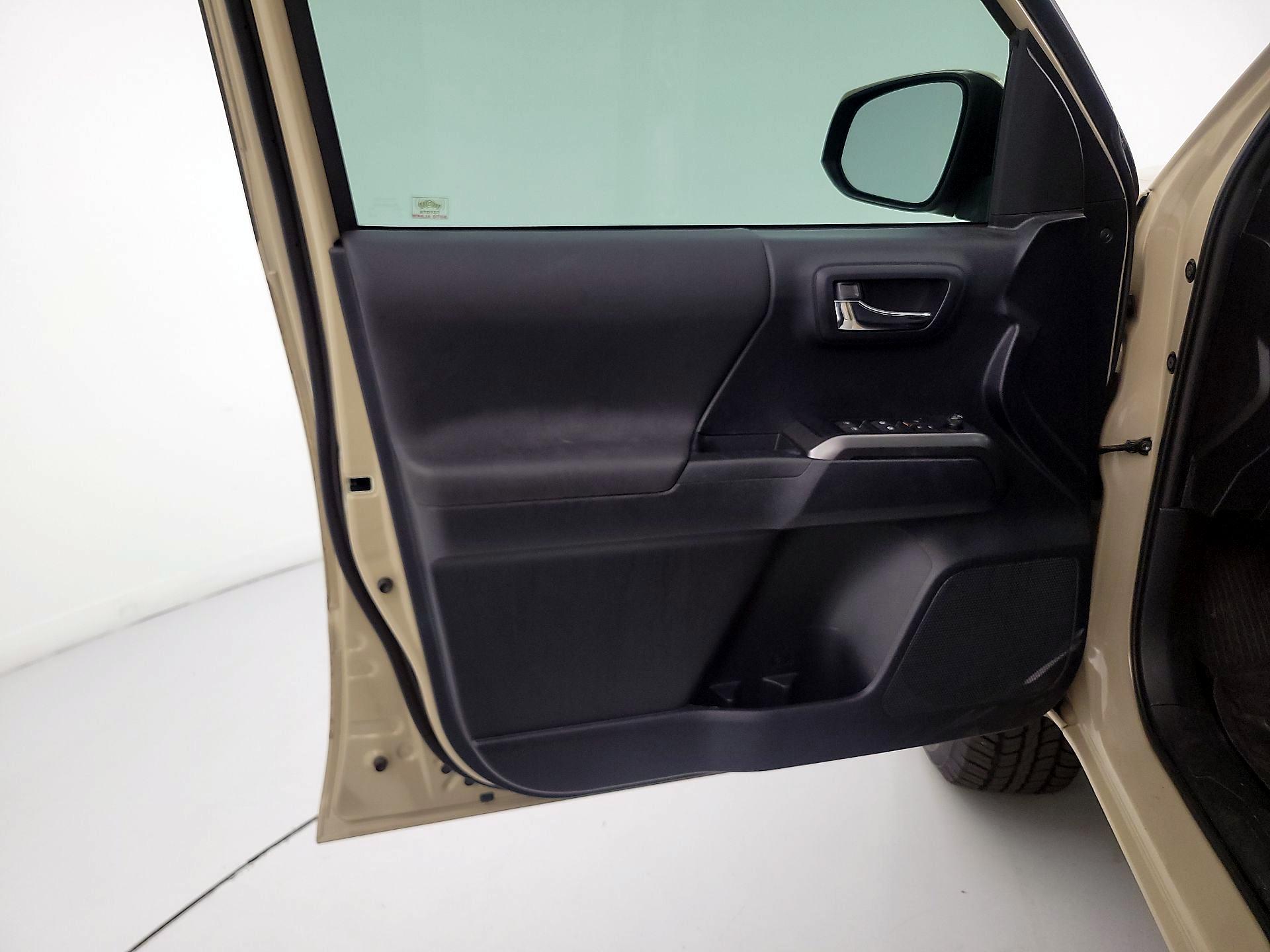 Thumbnail: 2019 Toyota Tacoma - 12