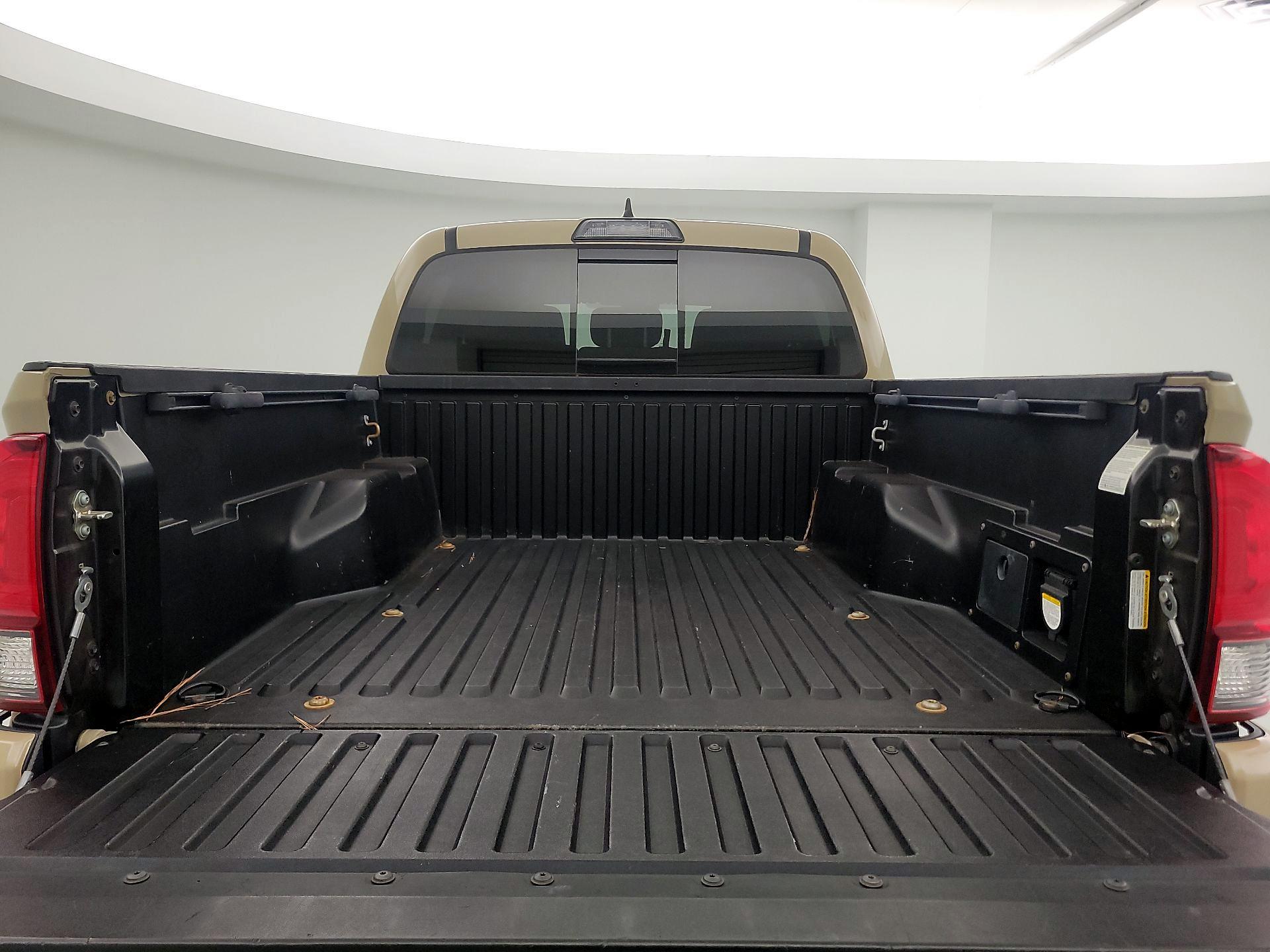 Thumbnail: 2019 Toyota Tacoma - 20