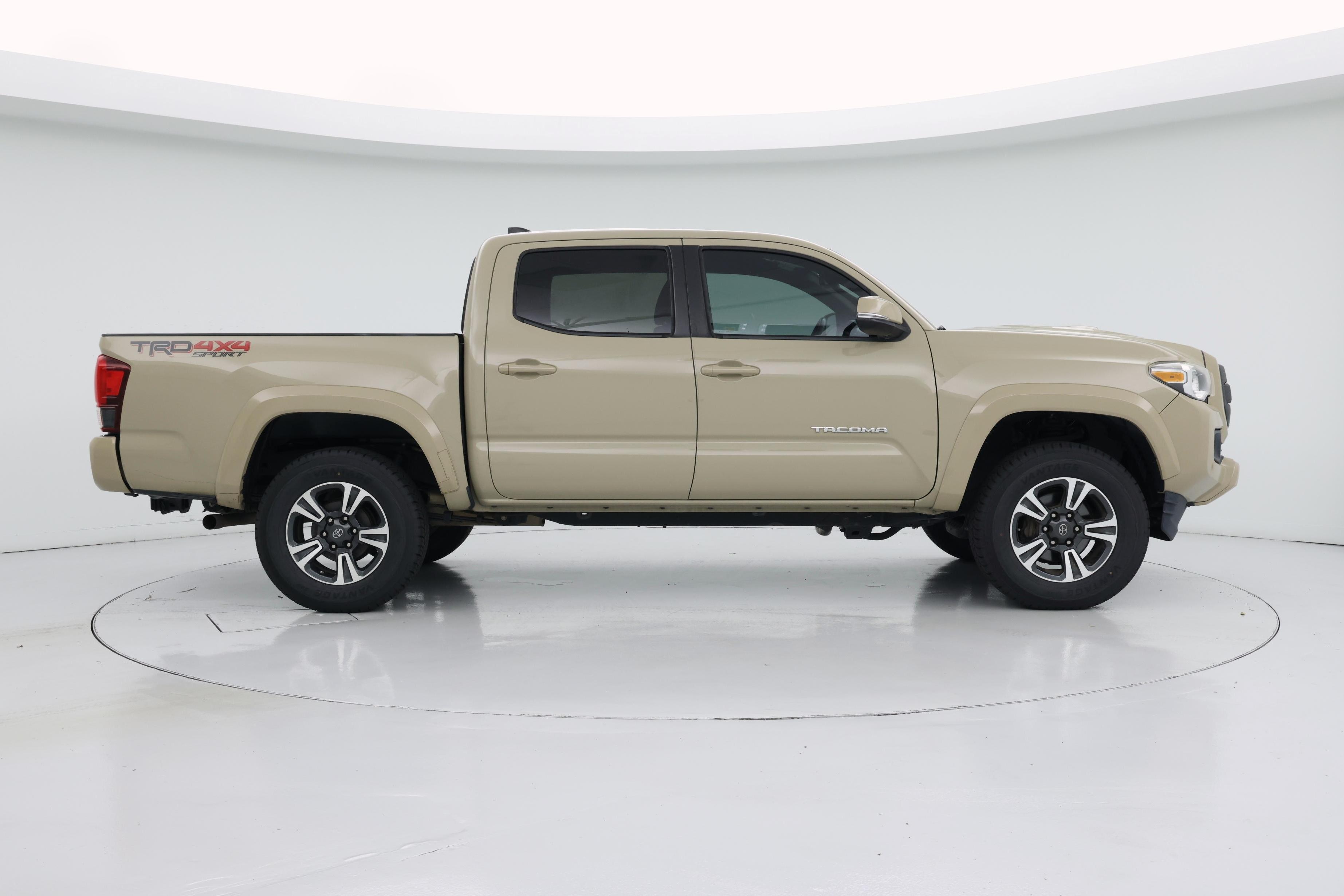 Thumbnail: 2019 Toyota Tacoma - 7