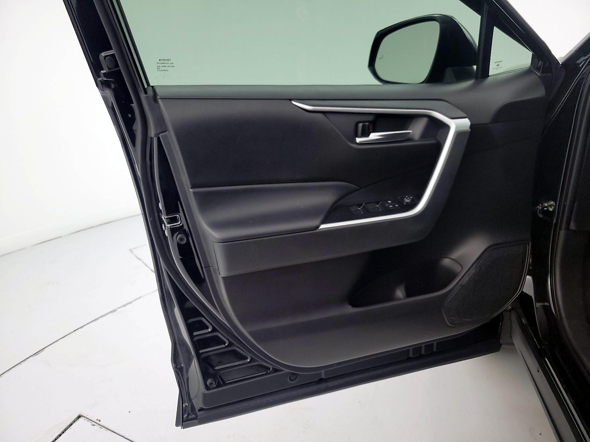 Thumbnail: 2022 Toyota RAV4 - 12