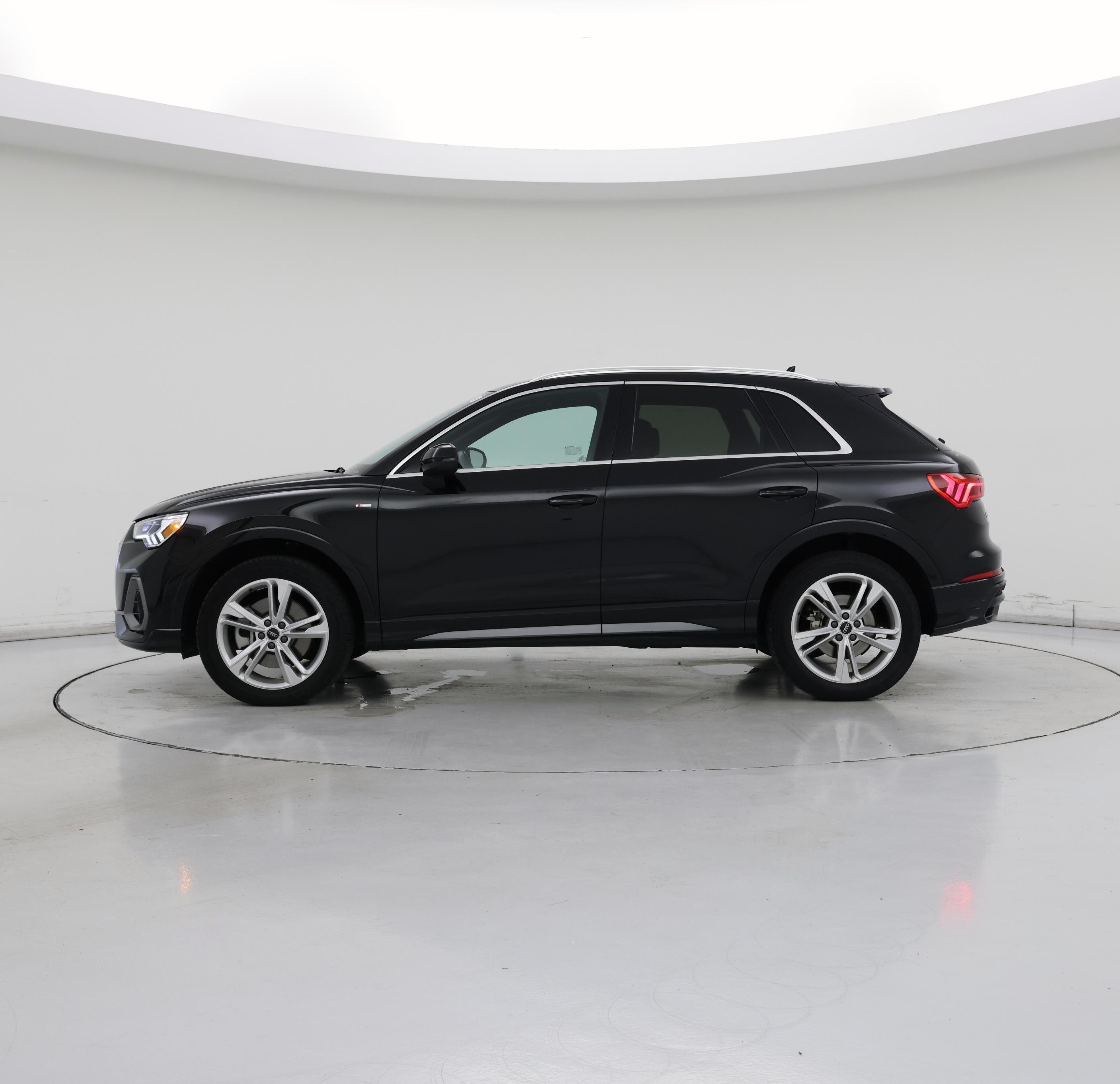 Thumbnail: 2022 Audi Q3 - 3