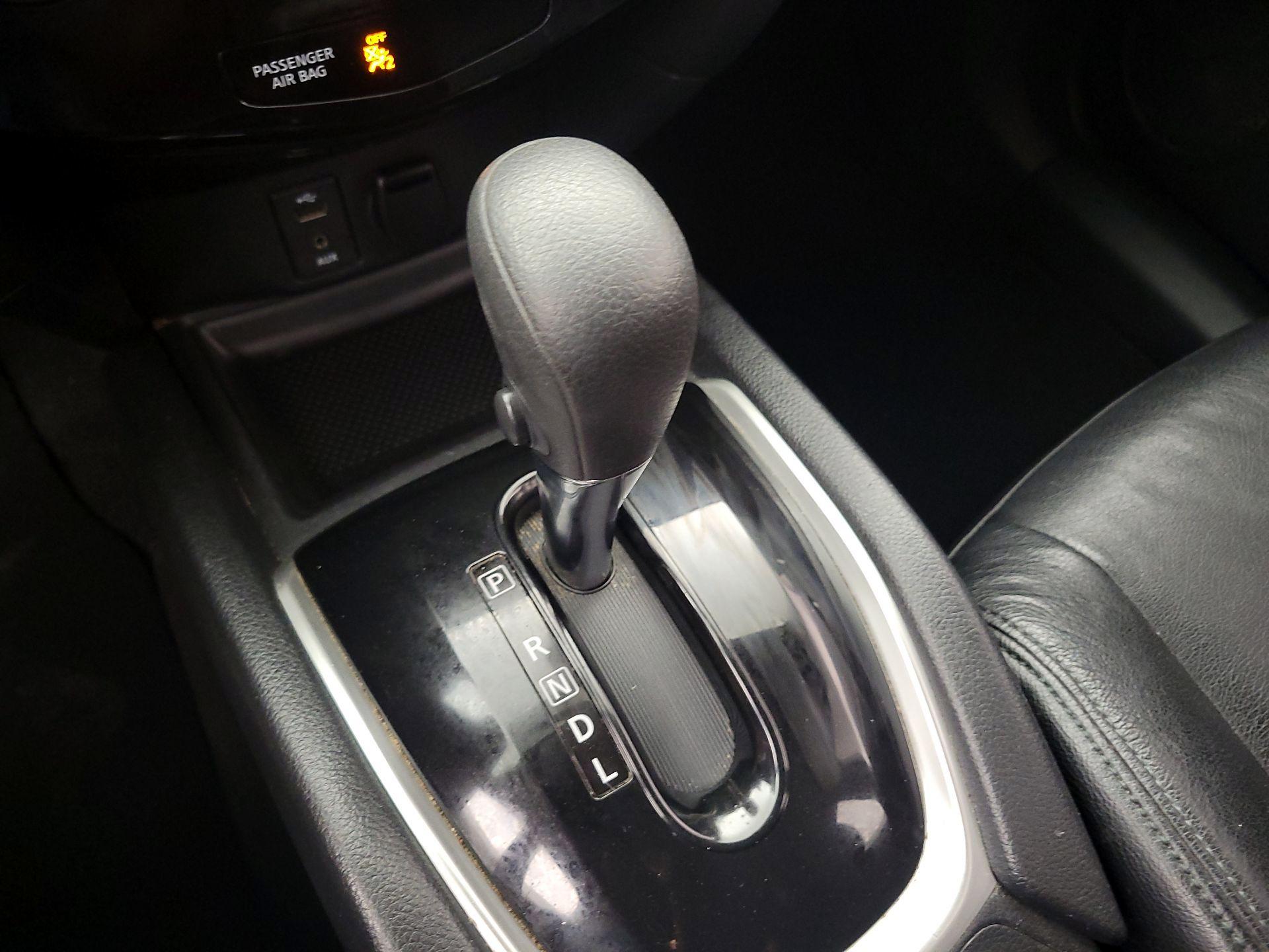 Thumbnail: 2015 Nissan Rogue - 15