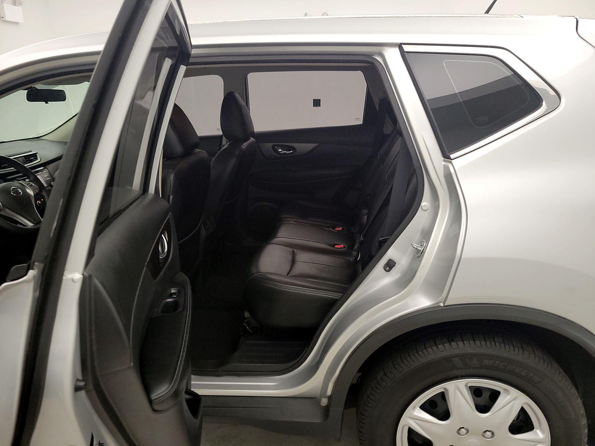 Thumbnail: 2015 Nissan Rogue - 17