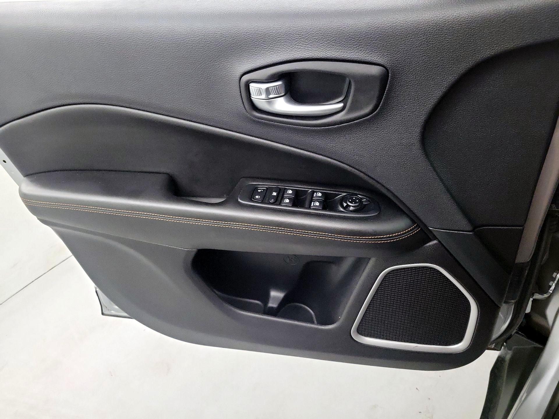 Thumbnail: 2021 Jeep Compass - 12