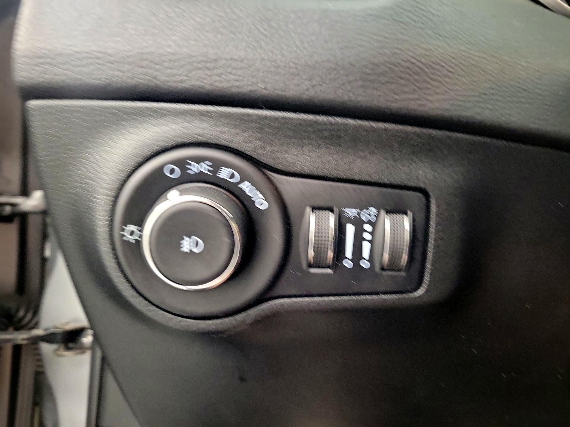 Thumbnail: 2021 Jeep Compass - 13