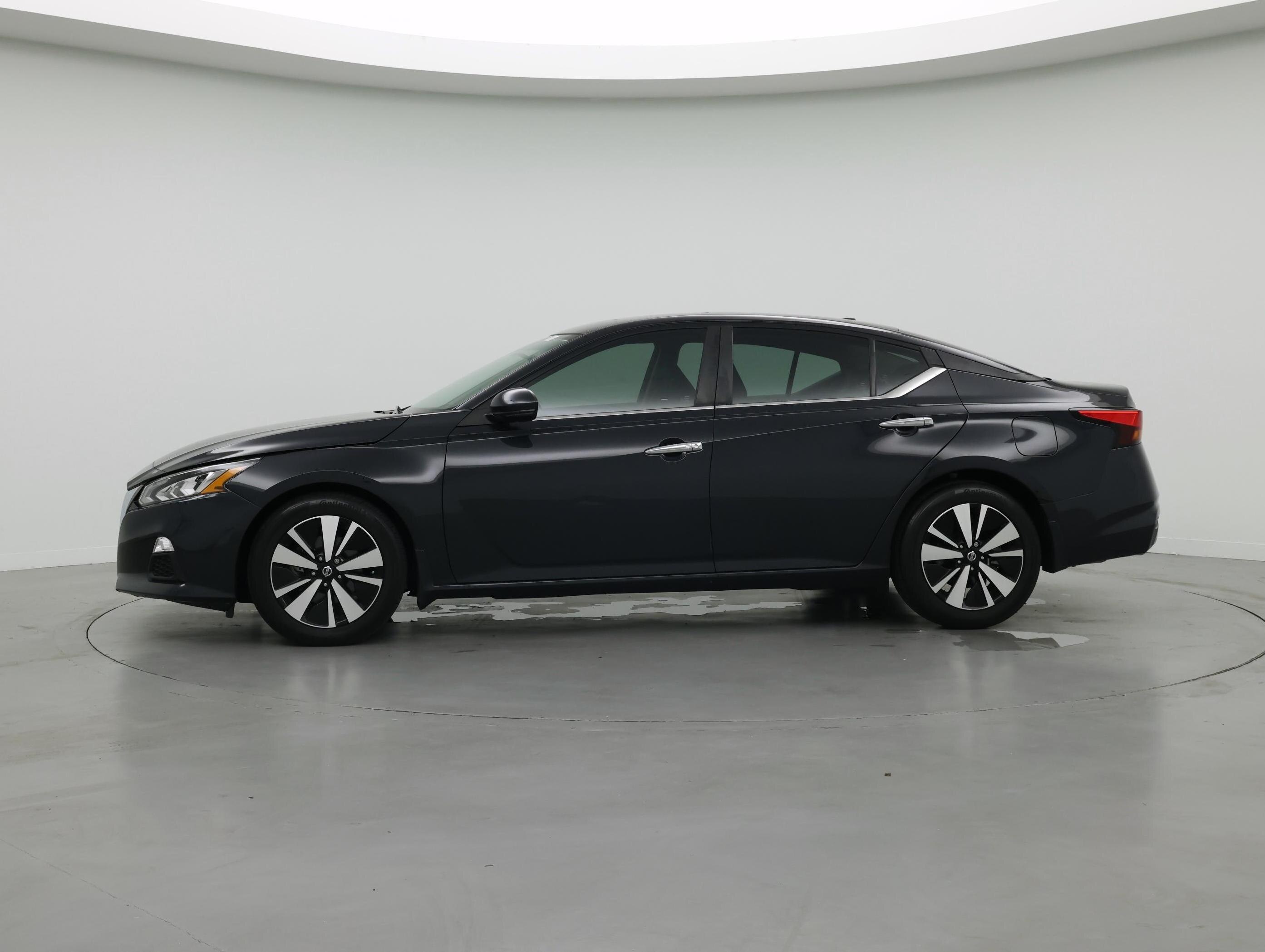 Thumbnail: 2021 Nissan Altima - 3