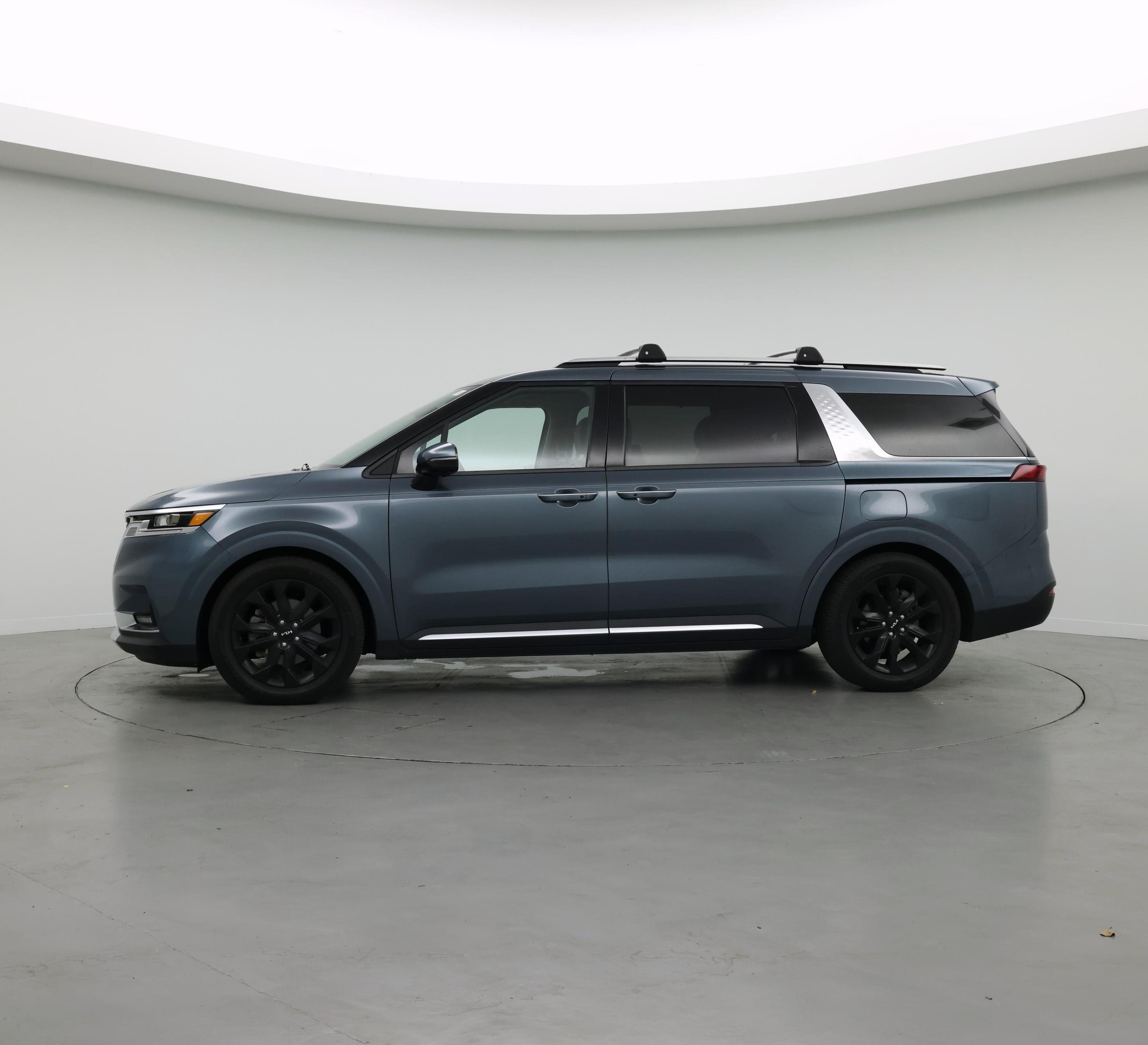 Thumbnail: 2022 Kia Carnival - 3