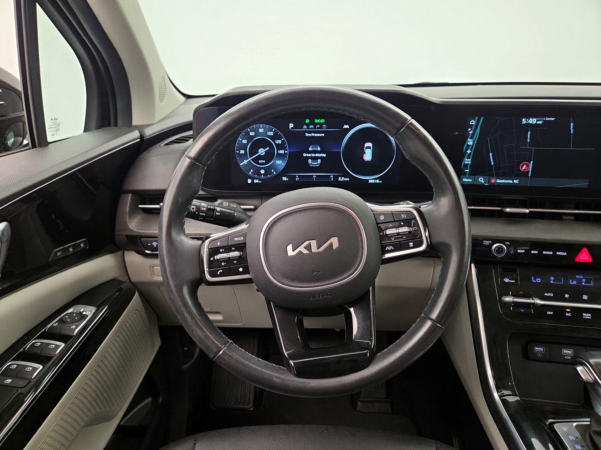 Thumbnail: 2023 Kia Carnival - 10