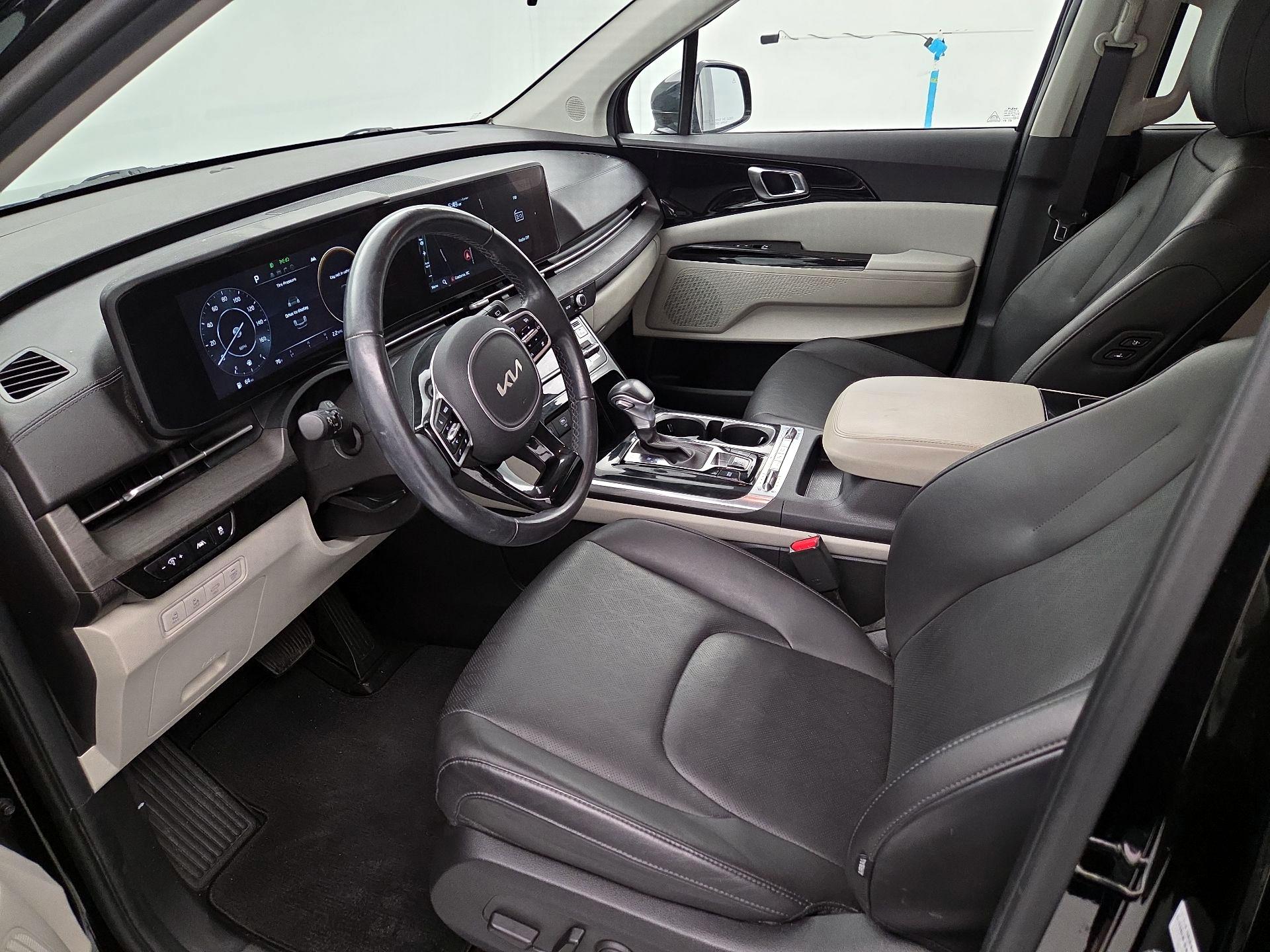 Thumbnail: 2023 Kia Carnival - 11