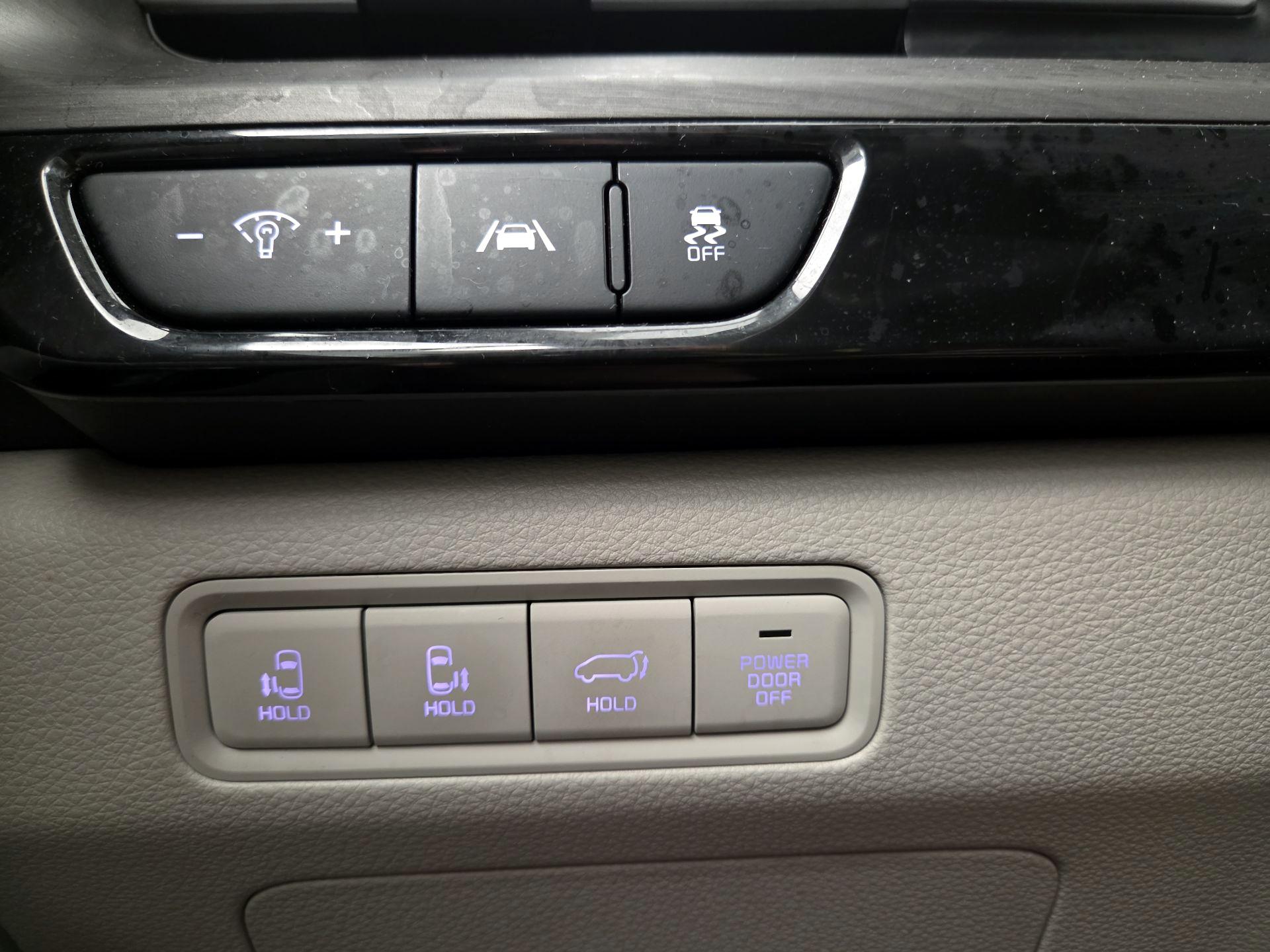 Thumbnail: 2023 Kia Carnival - 13