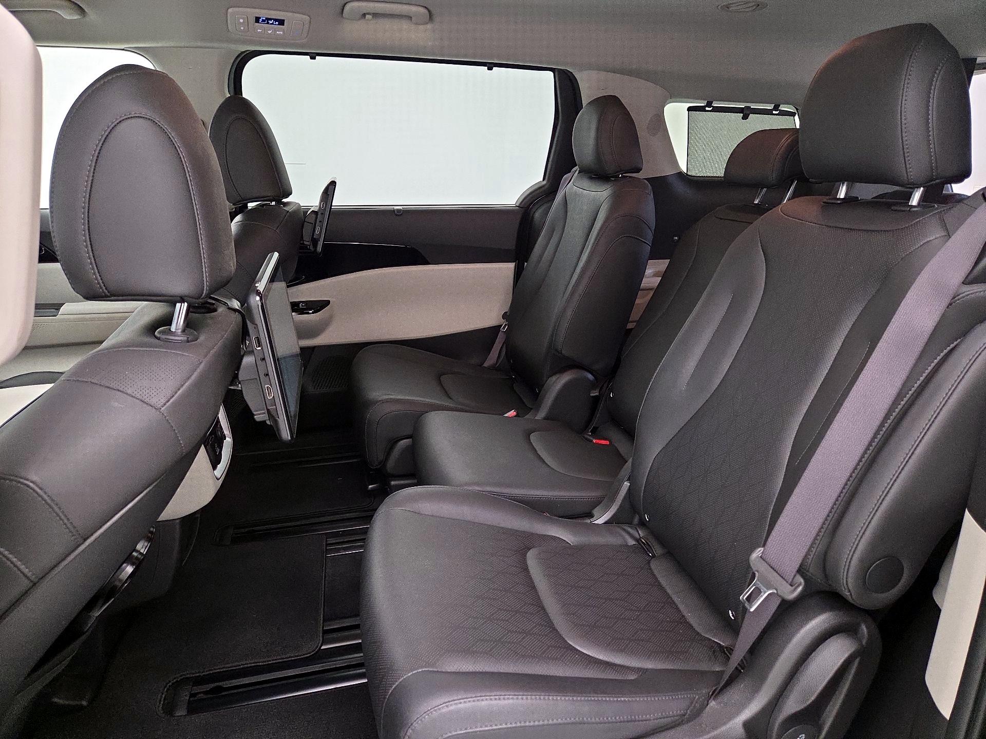 Thumbnail: 2023 Kia Carnival - 20